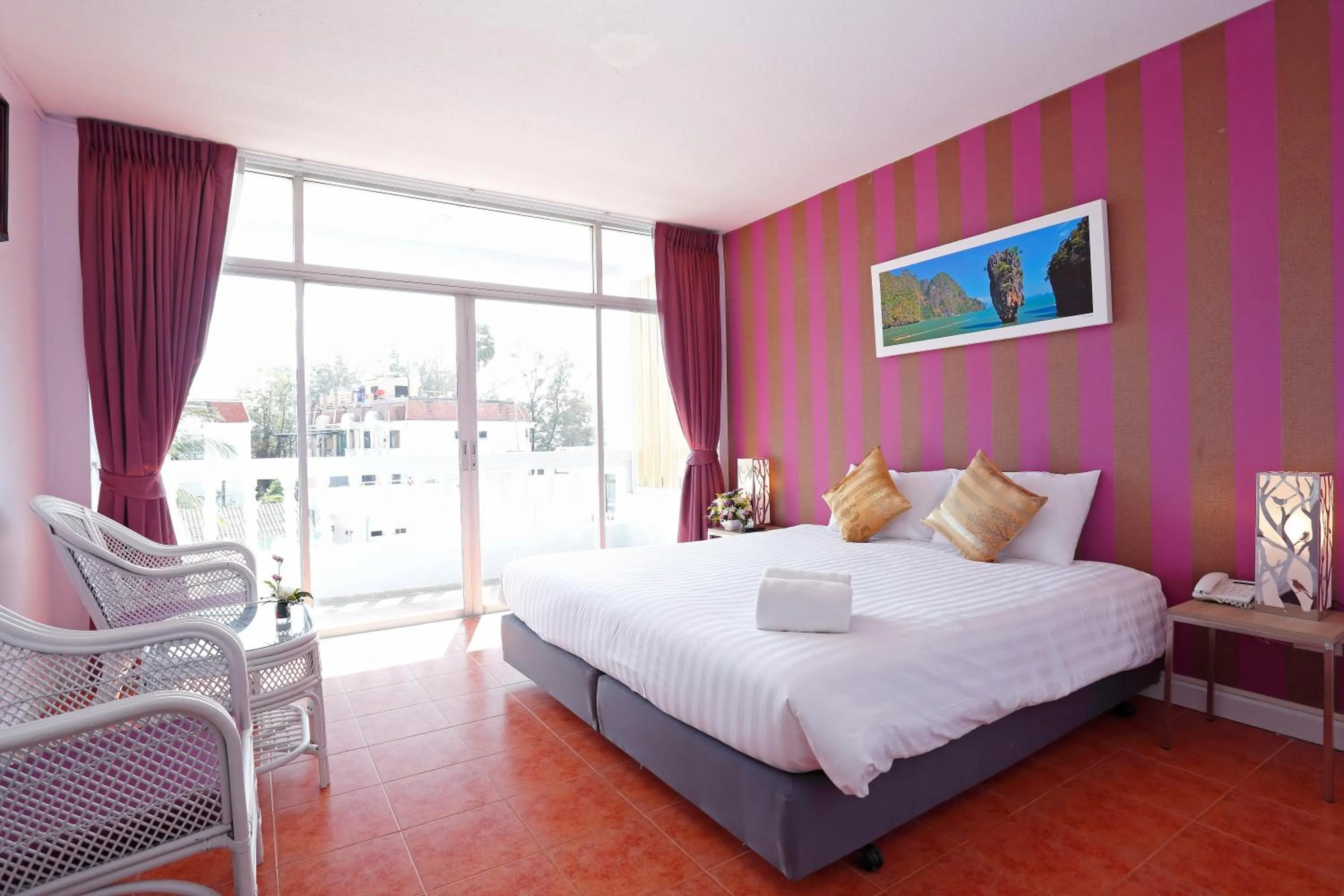 Photo of the whole room, Bed in ON Hotel Phuket - SHA