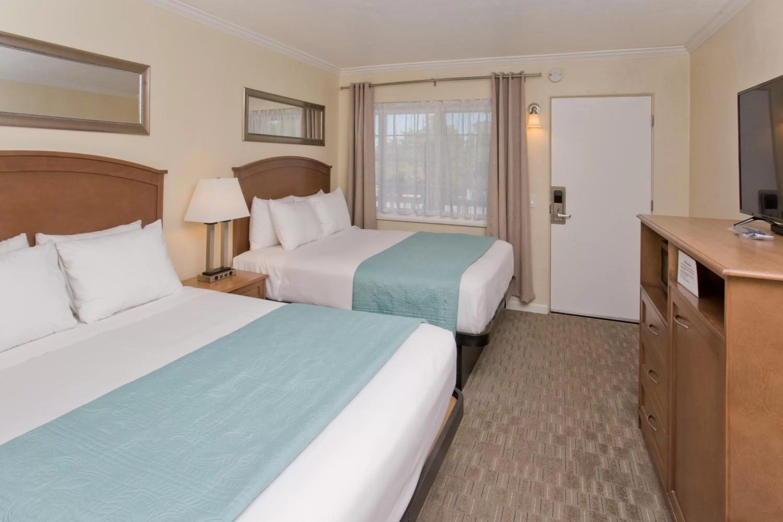 Photo of the whole room, Bed in Villa Franca Inn