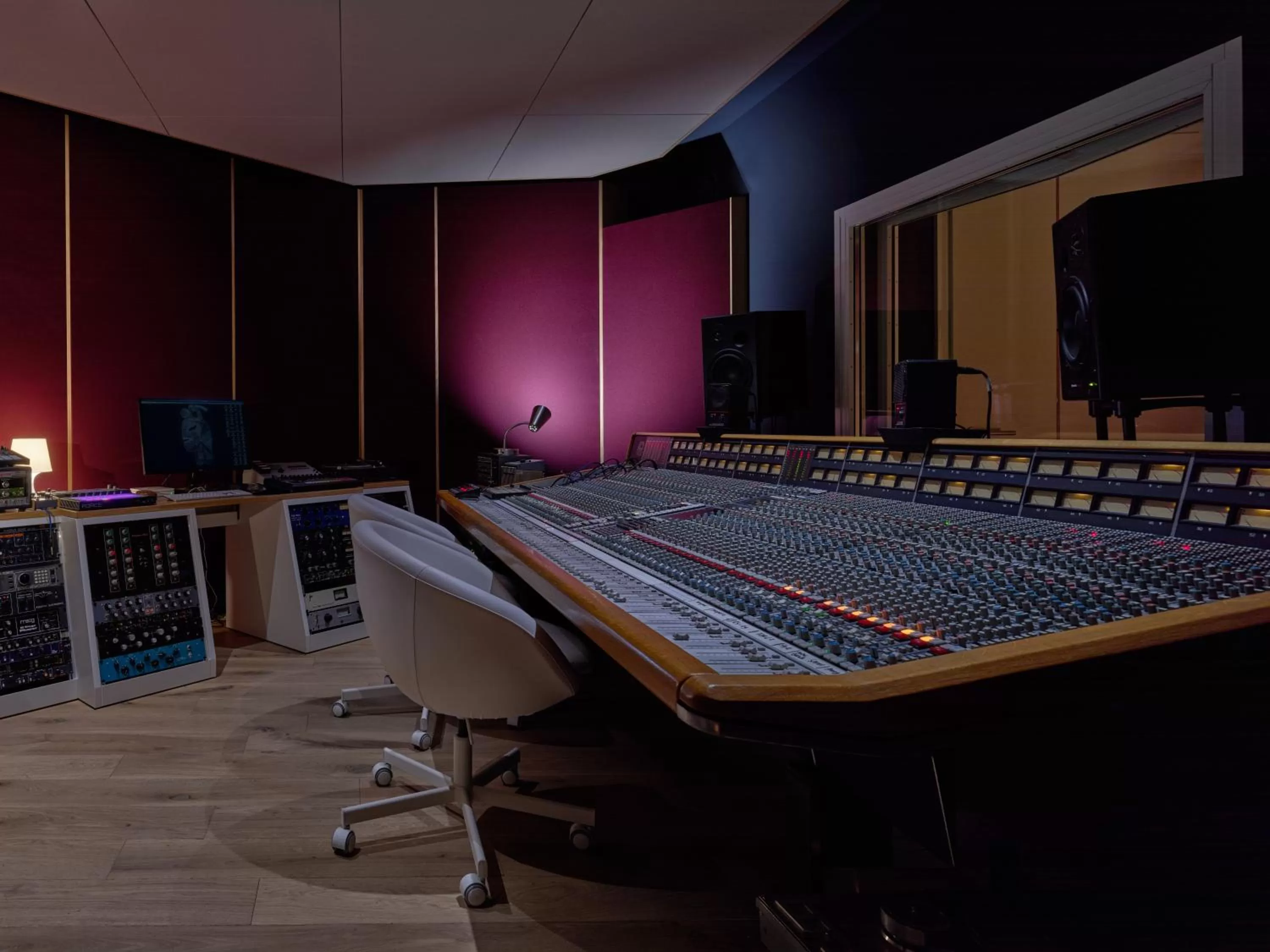 Nightclub / DJ in Eden Hotel Amsterdam