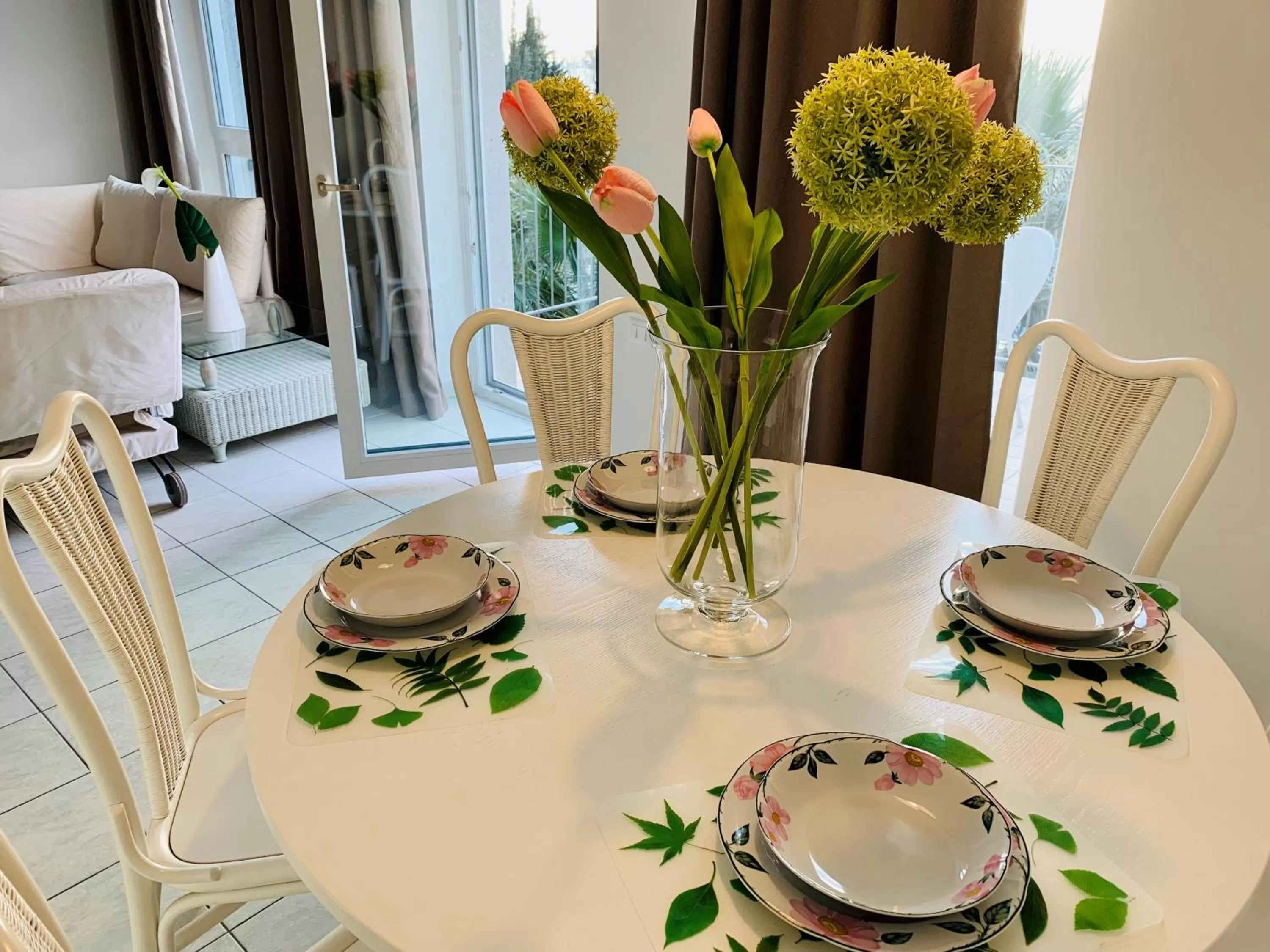 Dining area in Front Lake Apartment Bardolino