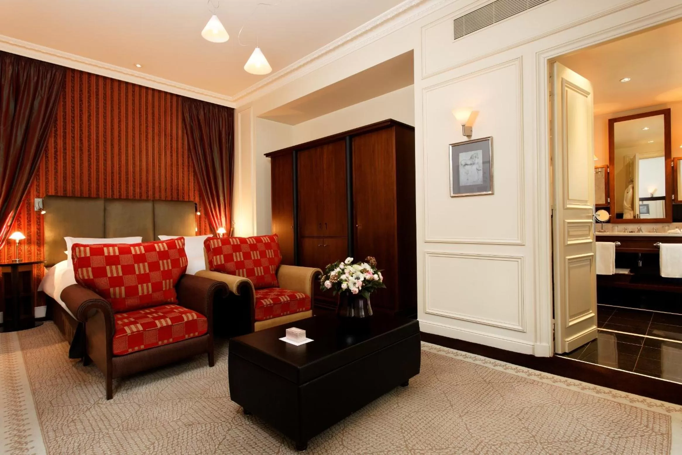 Bedroom in La Tremoille Paris