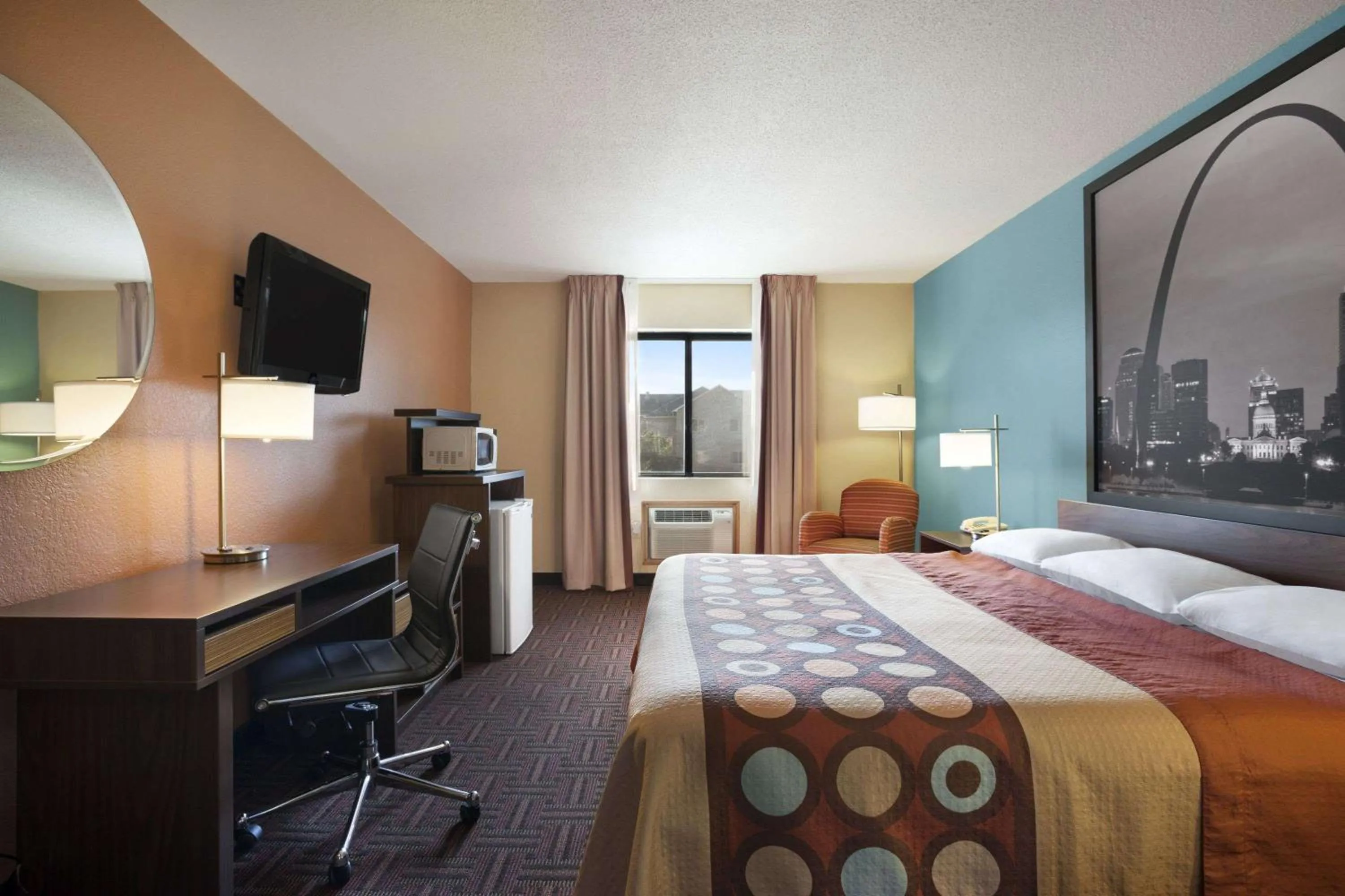 Photo of the whole room, Bed in Super 8 by Wyndham Collinsville St. Louis