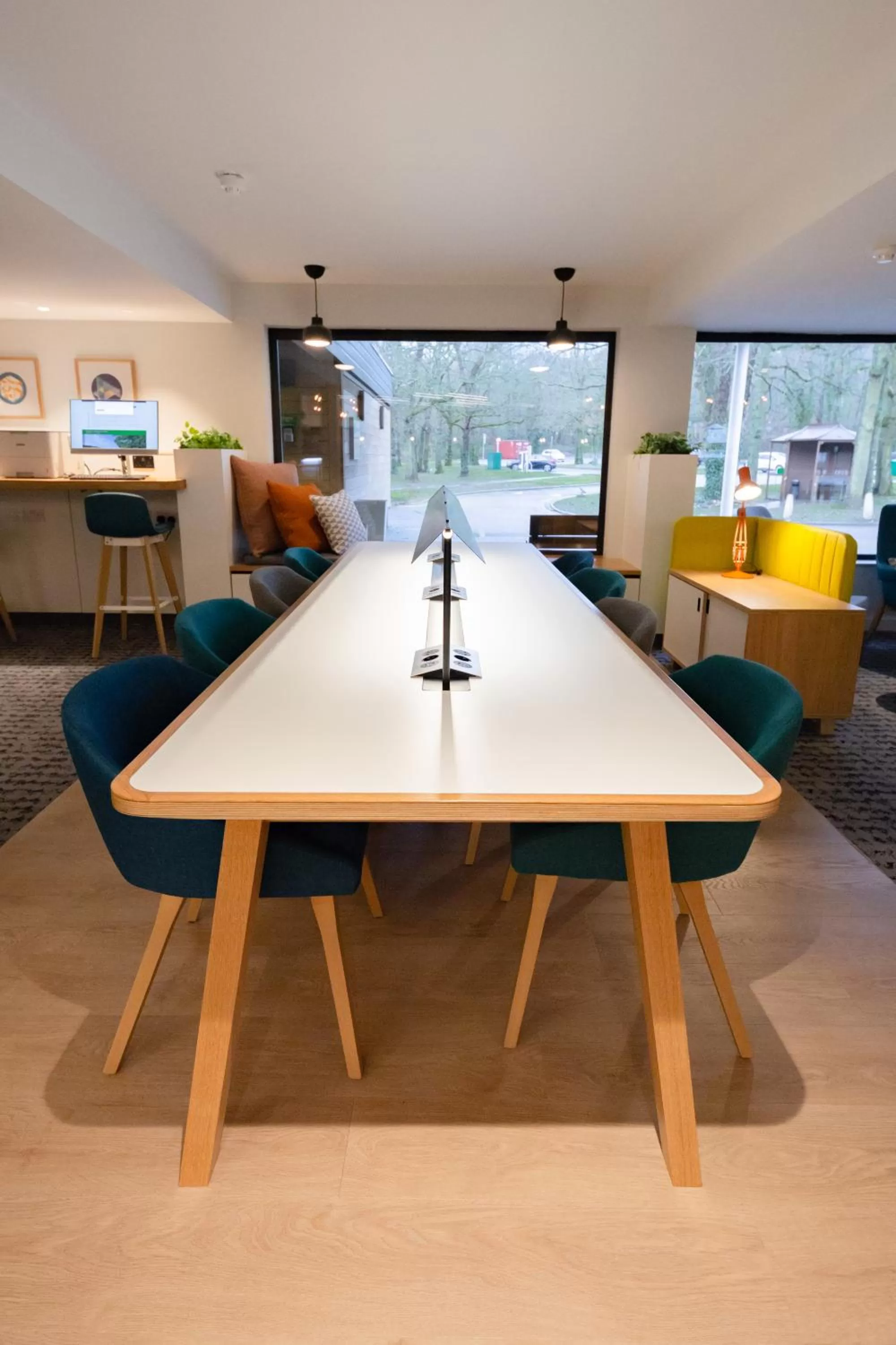 Lobby or reception in Holiday Inn Newport by IHG