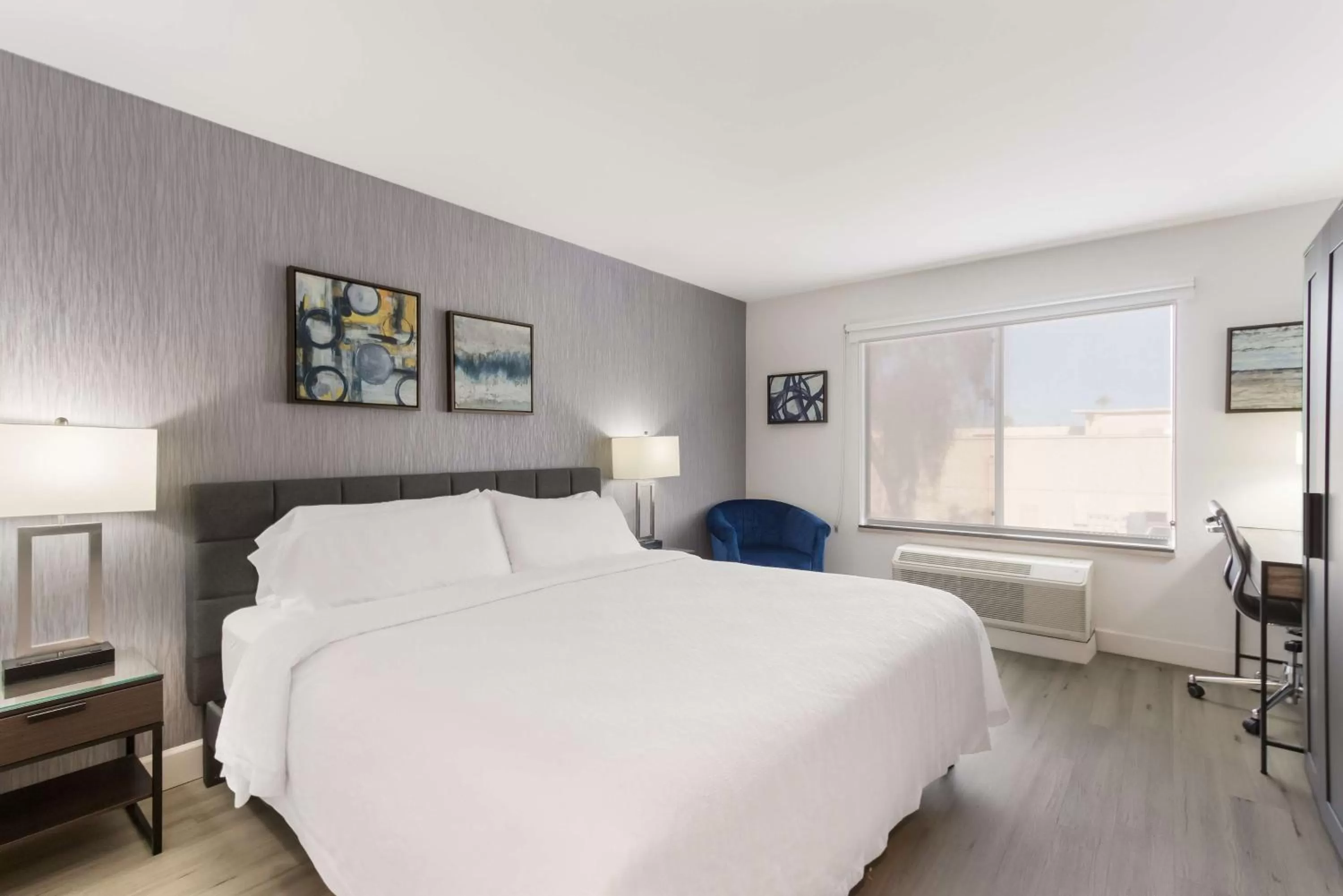 Bedroom, Bed in Revival Scottsdale Studios