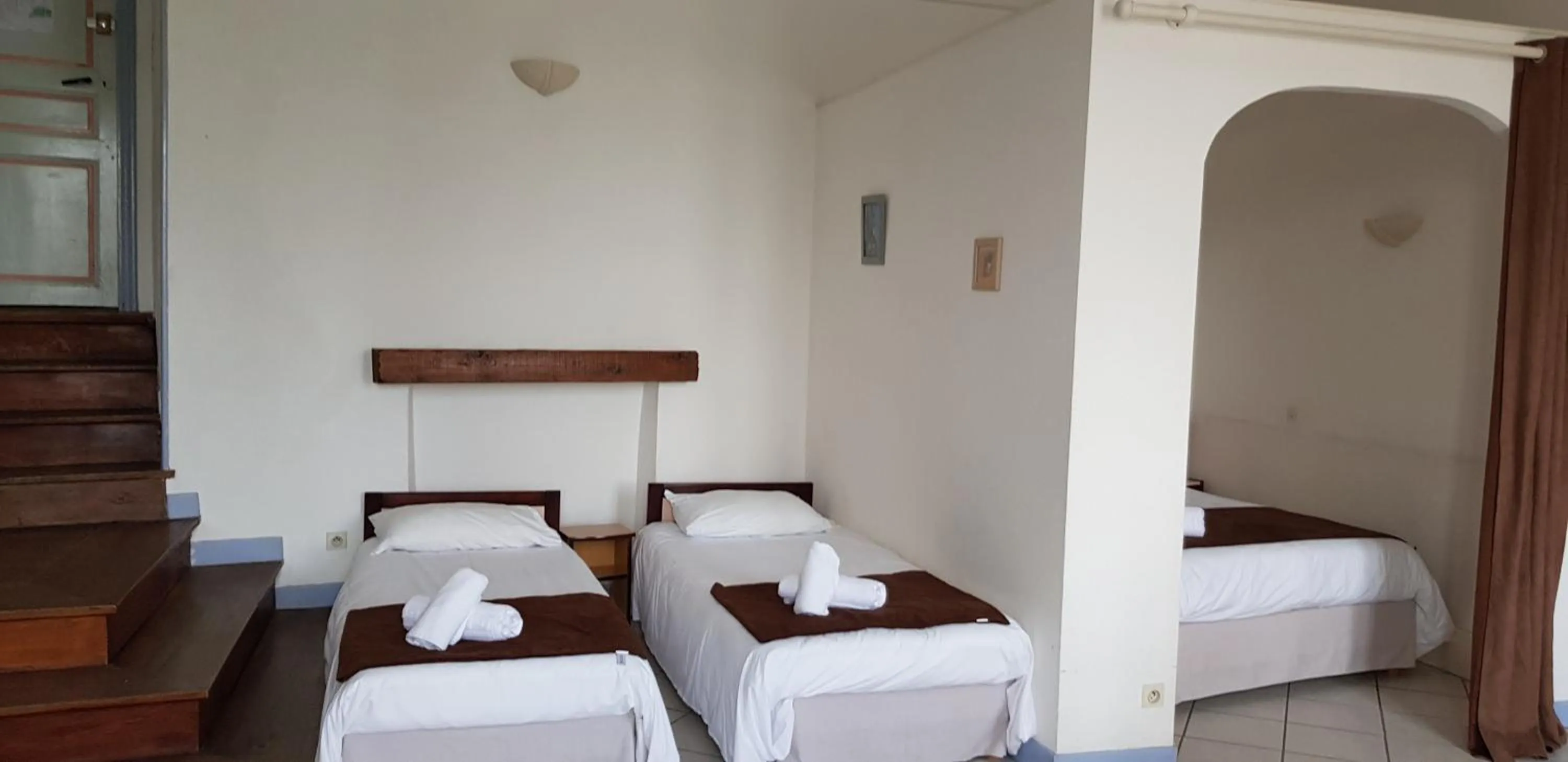 Bed in Logis Hotel le Prieuré