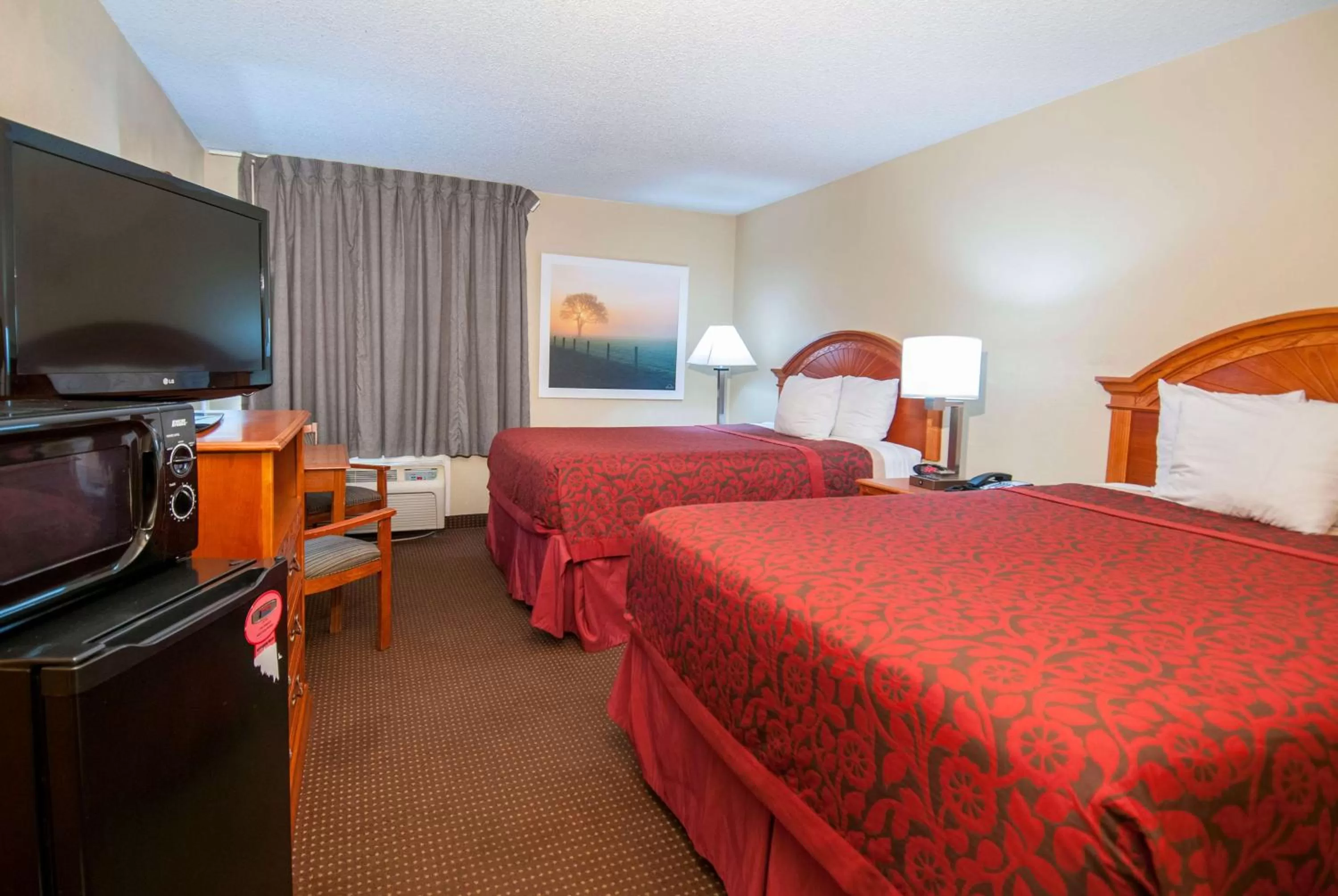 Photo of the whole room, Bed in Days Inn by Wyndham Pauls Valley