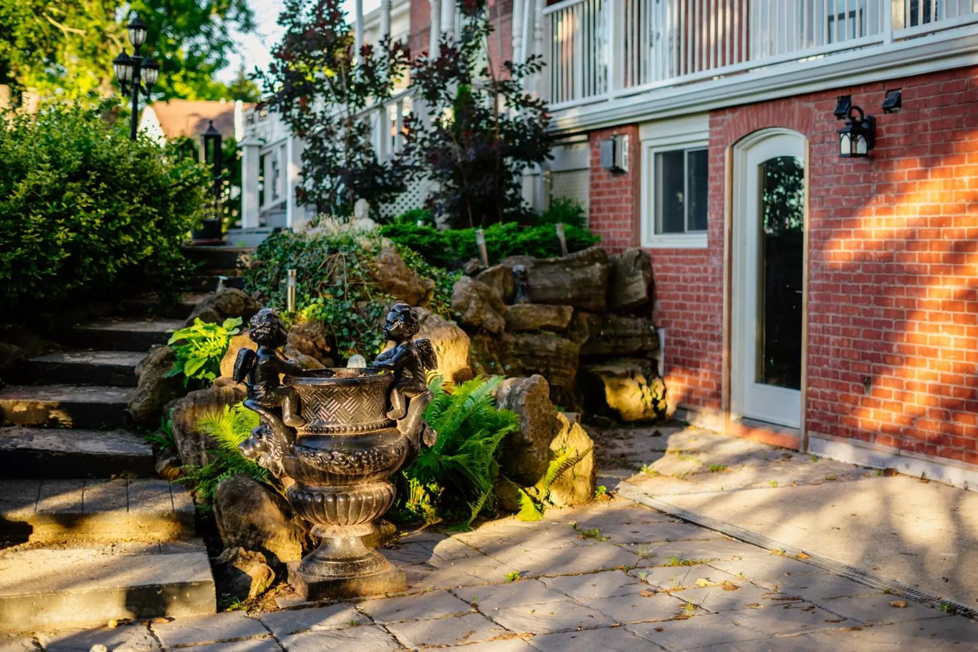 Property building in Niagara Grandview Boutique Hotel