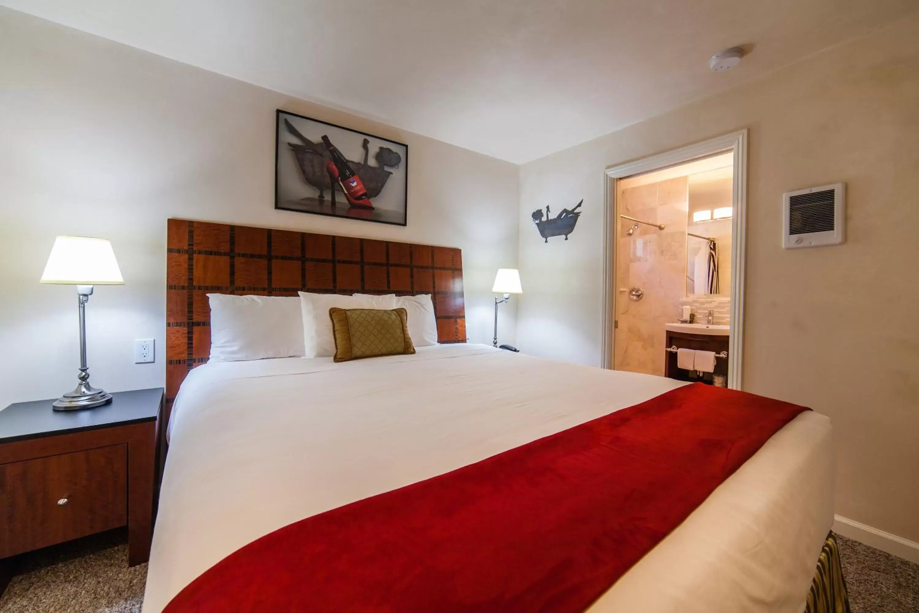 King Room in The Vendange Carmel Inn & Suites King Room in The Vendange Carmel Inn & Suites