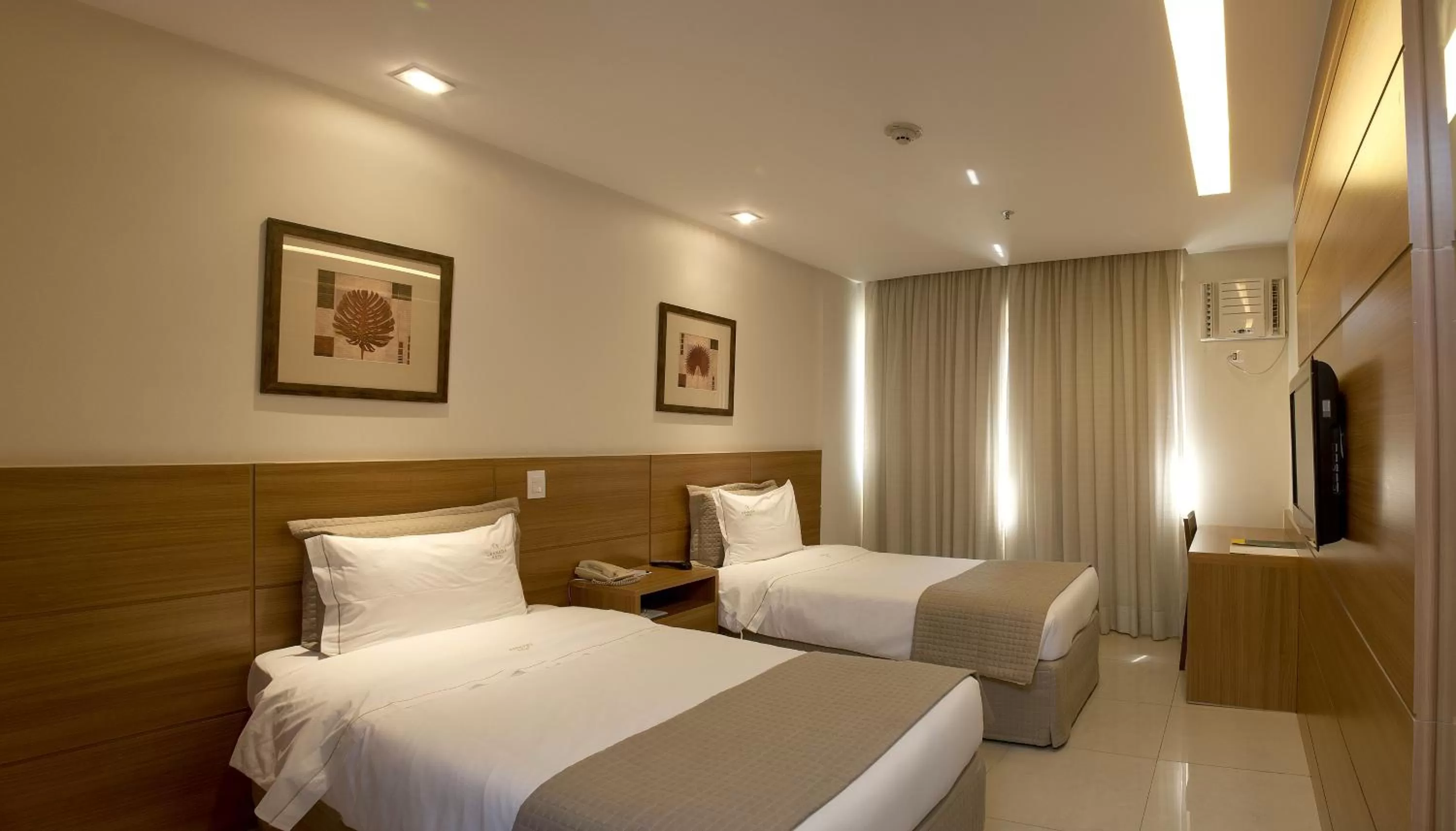 Bed in Américas Granada Hotel