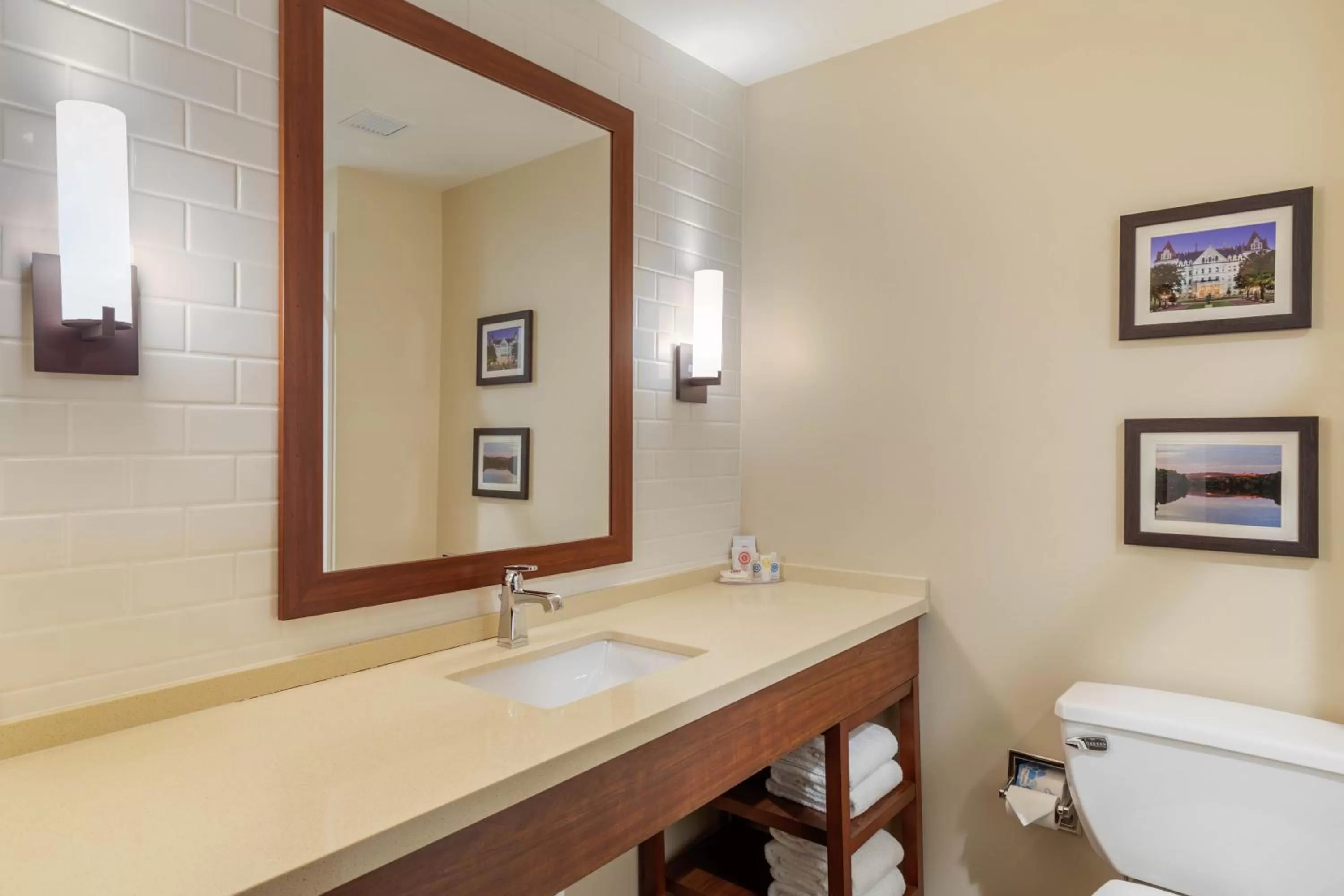 Bathroom in Comfort Inn & Suites Schenectady - Scotia