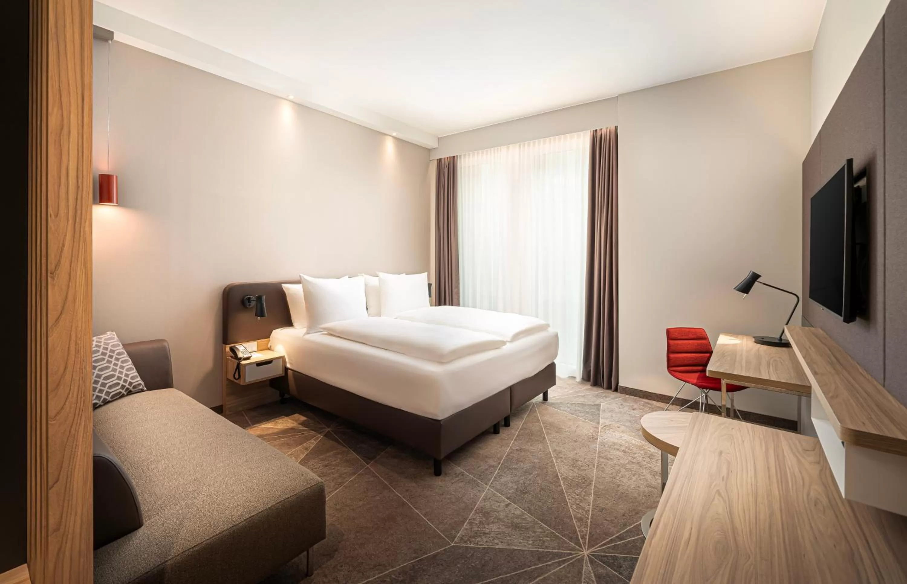 Standard Queen Room in Holiday Inn - Mannheim City - Hauptbahnhof by IHG