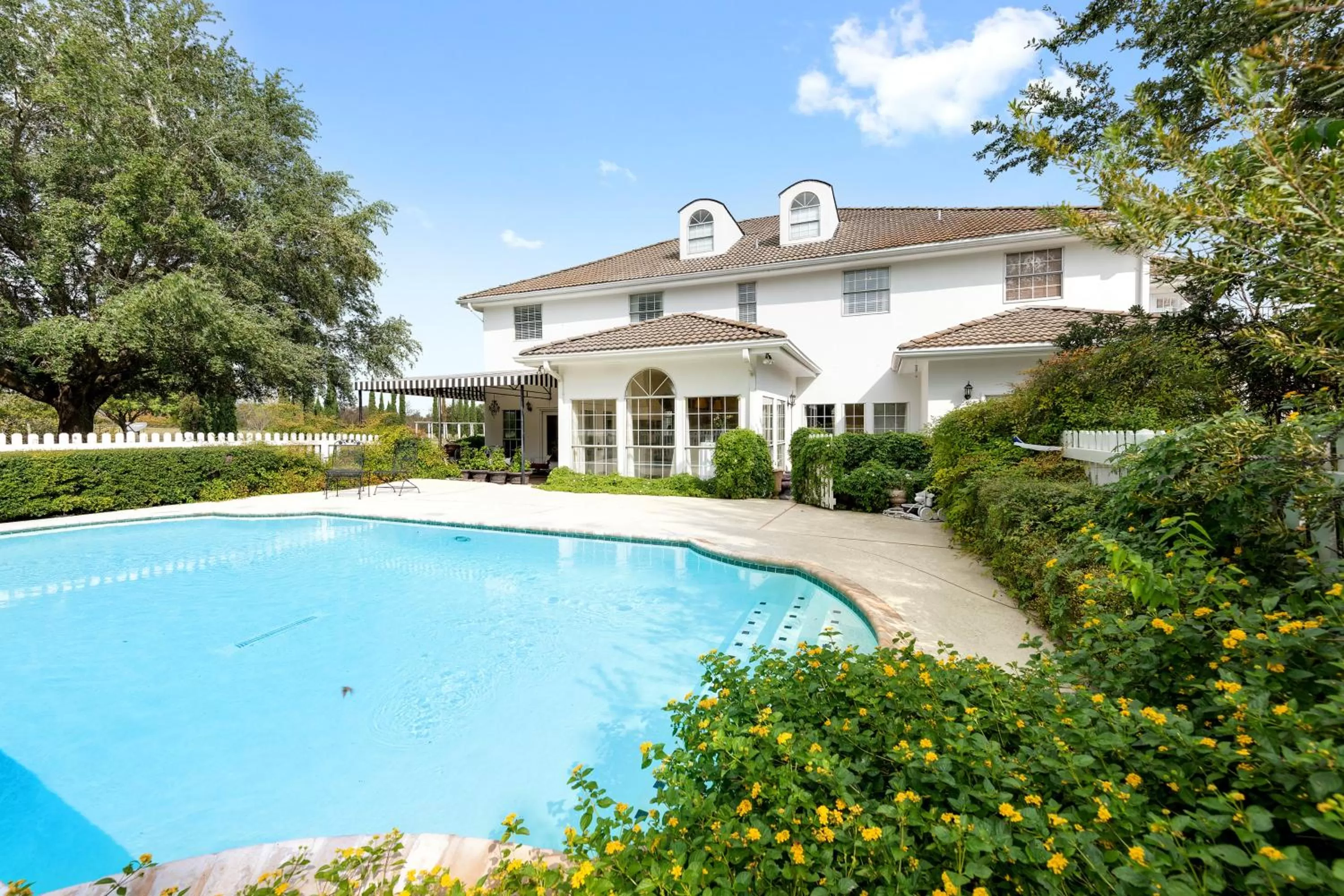 Swimming pool in The Plantation House Boutique Inn