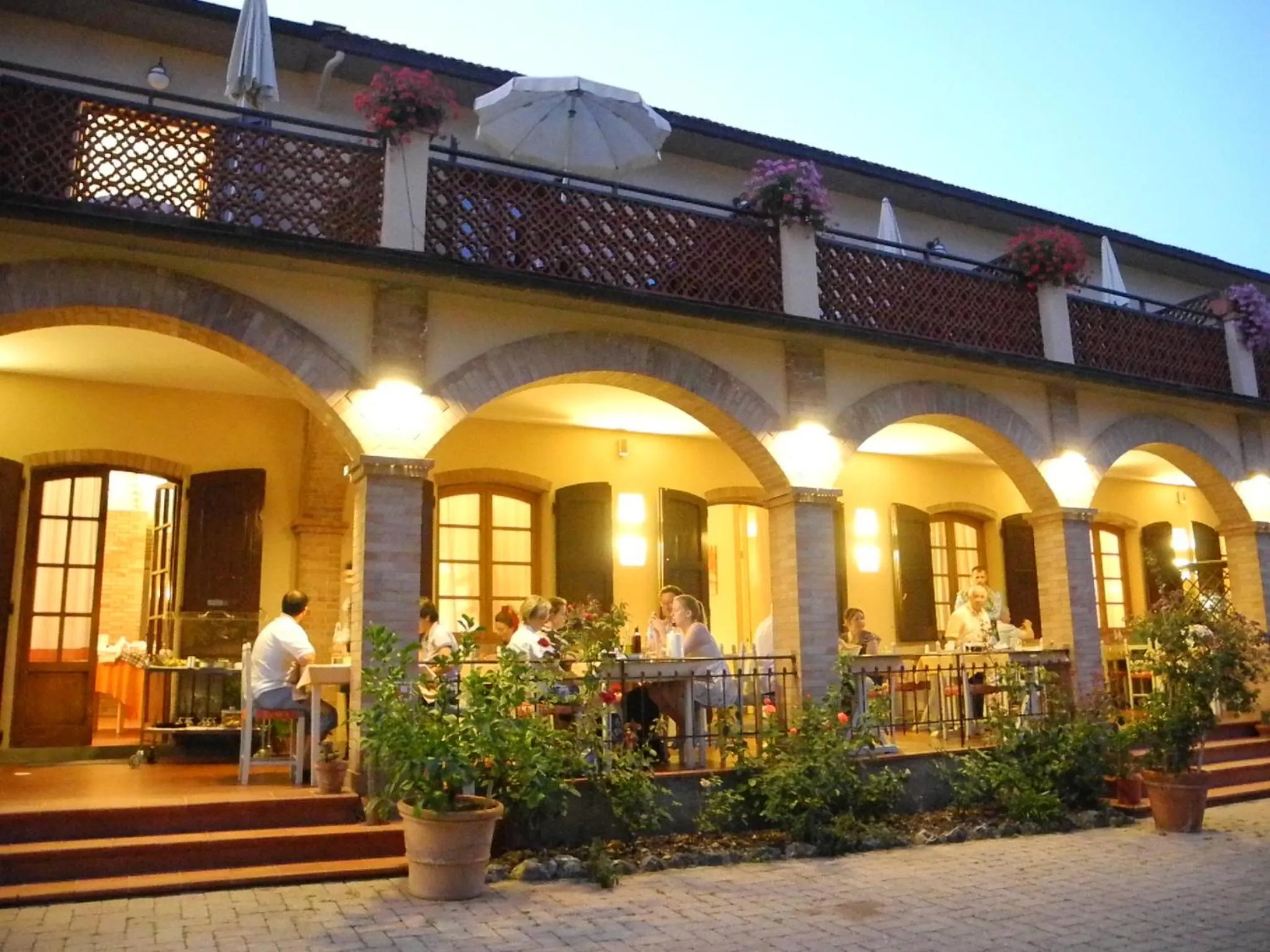 Restaurant/places to eat in Hotel Le Renaie