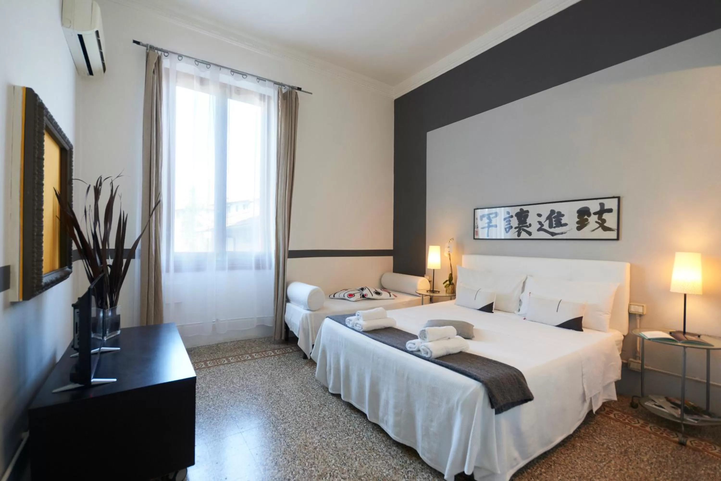 Bed in B&B In Centro