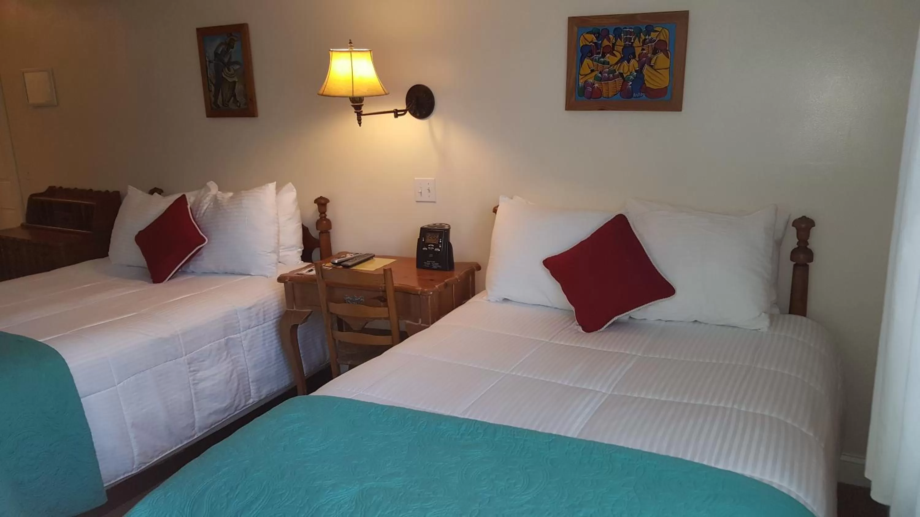 Bedroom, Bed in The Caribbean Court Boutique Hotel