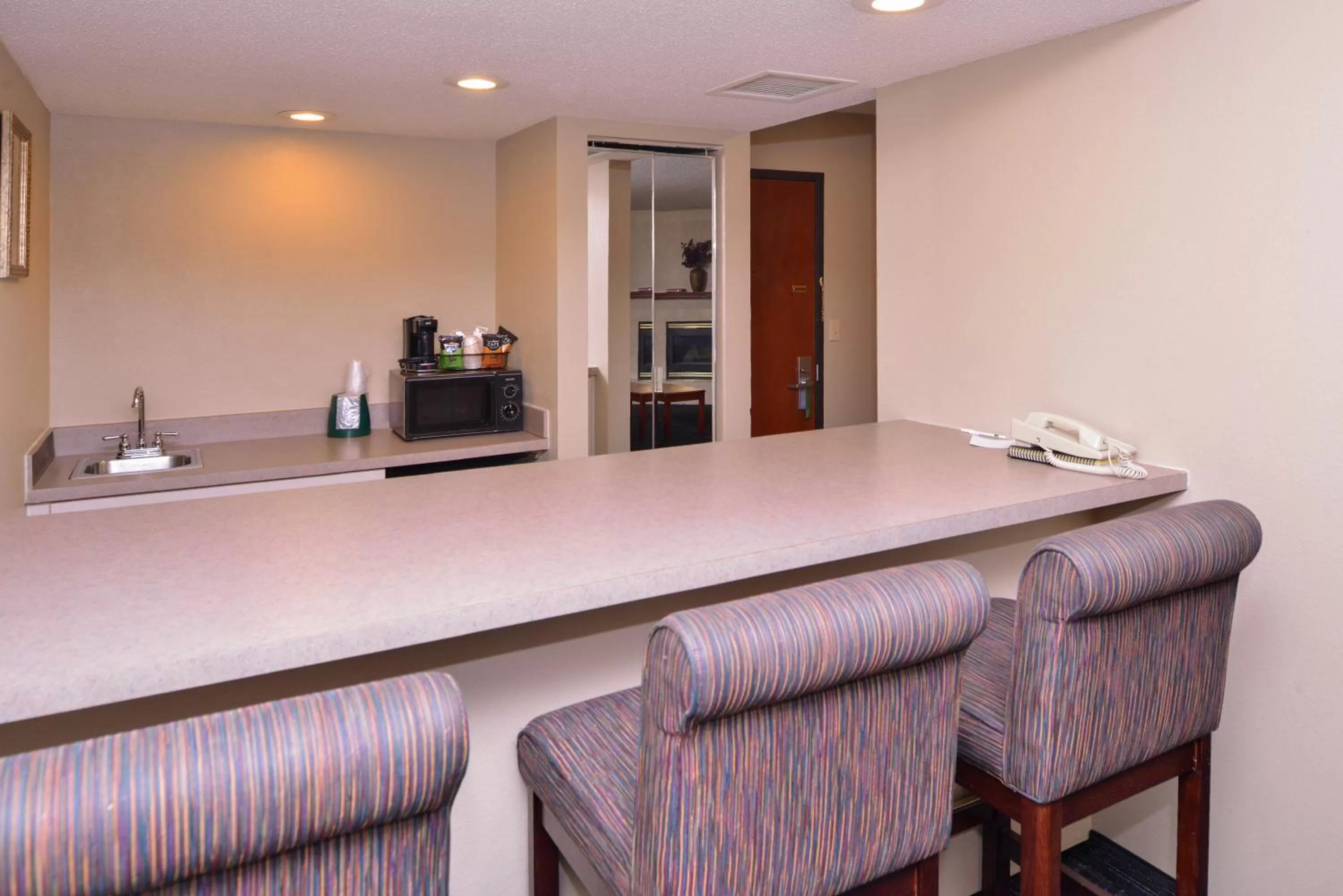 Kitchen or kitchenette in Baymont by Wyndham Sioux Falls North,I-29,Russell St, Airport
