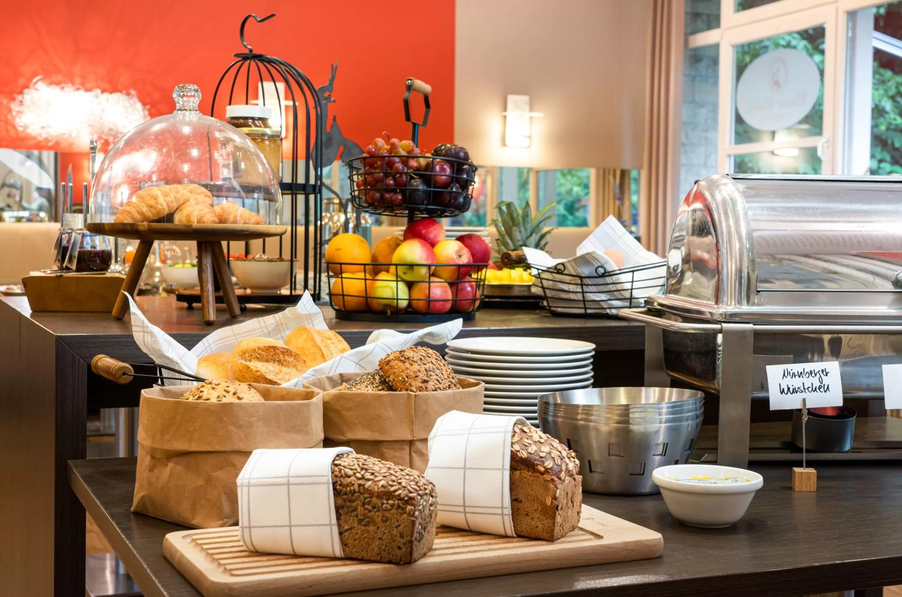 Buffet breakfast in Flussbett Hotel