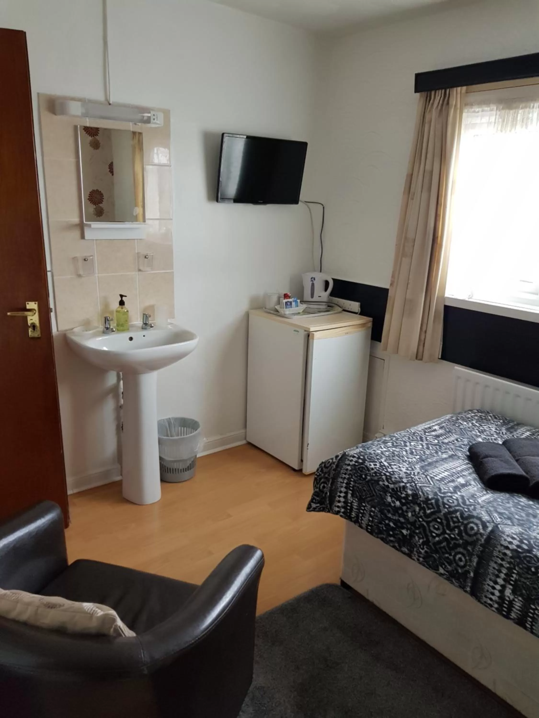 TV/Entertainment Center in Sunnyside Hotel