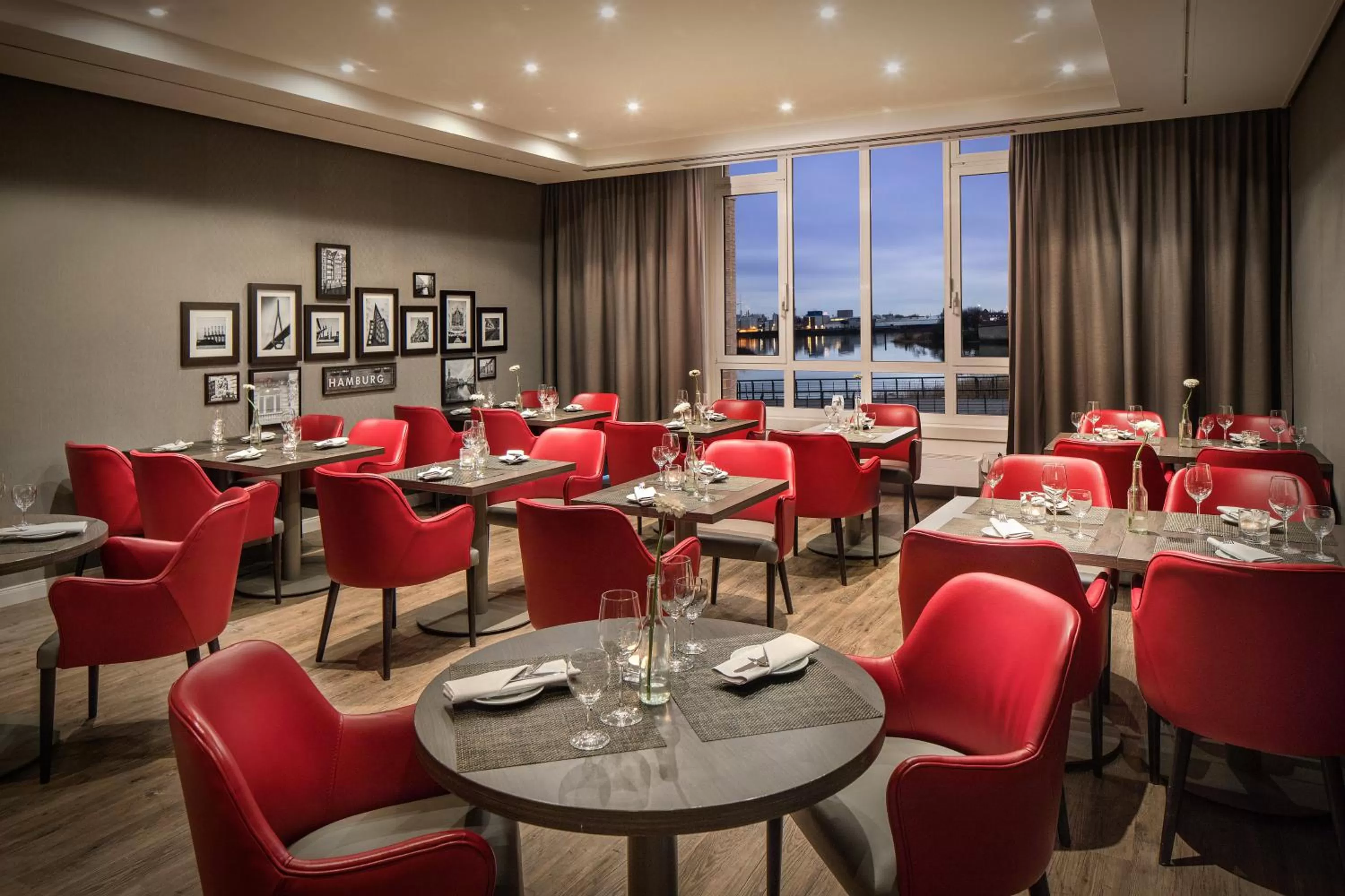 Restaurant/places to eat in Holiday Inn Hamburg, an IHG Hotel