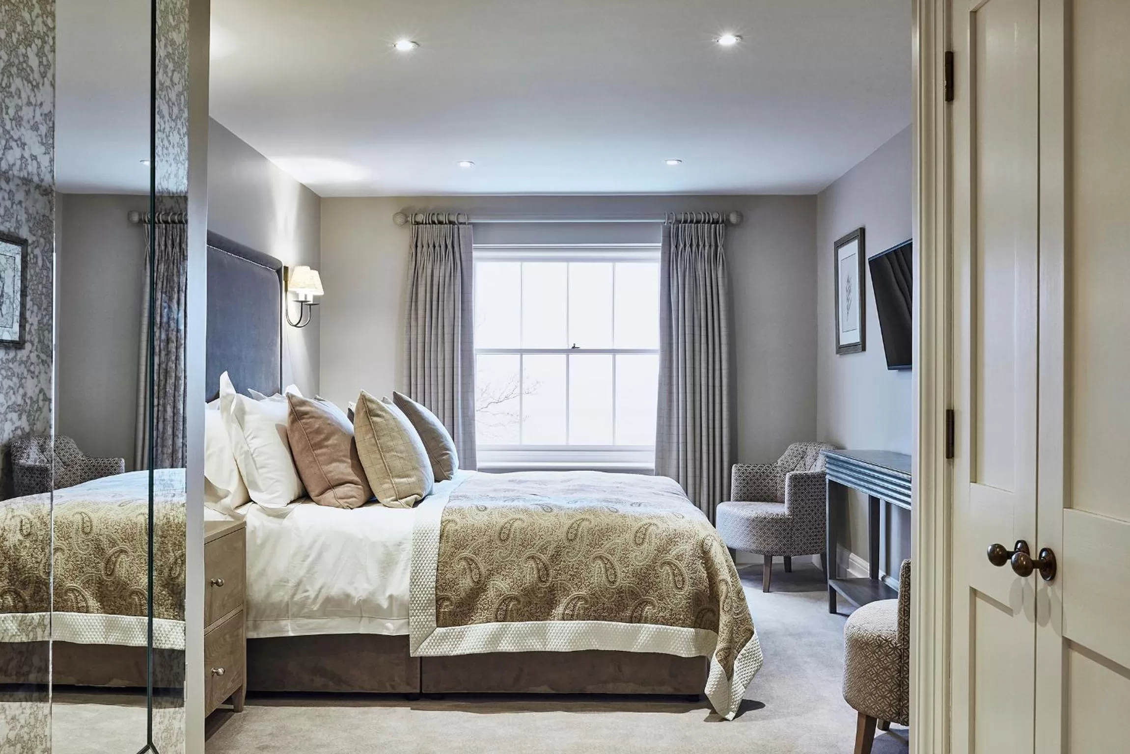 Bedroom, Bed in Marquis Suffolk