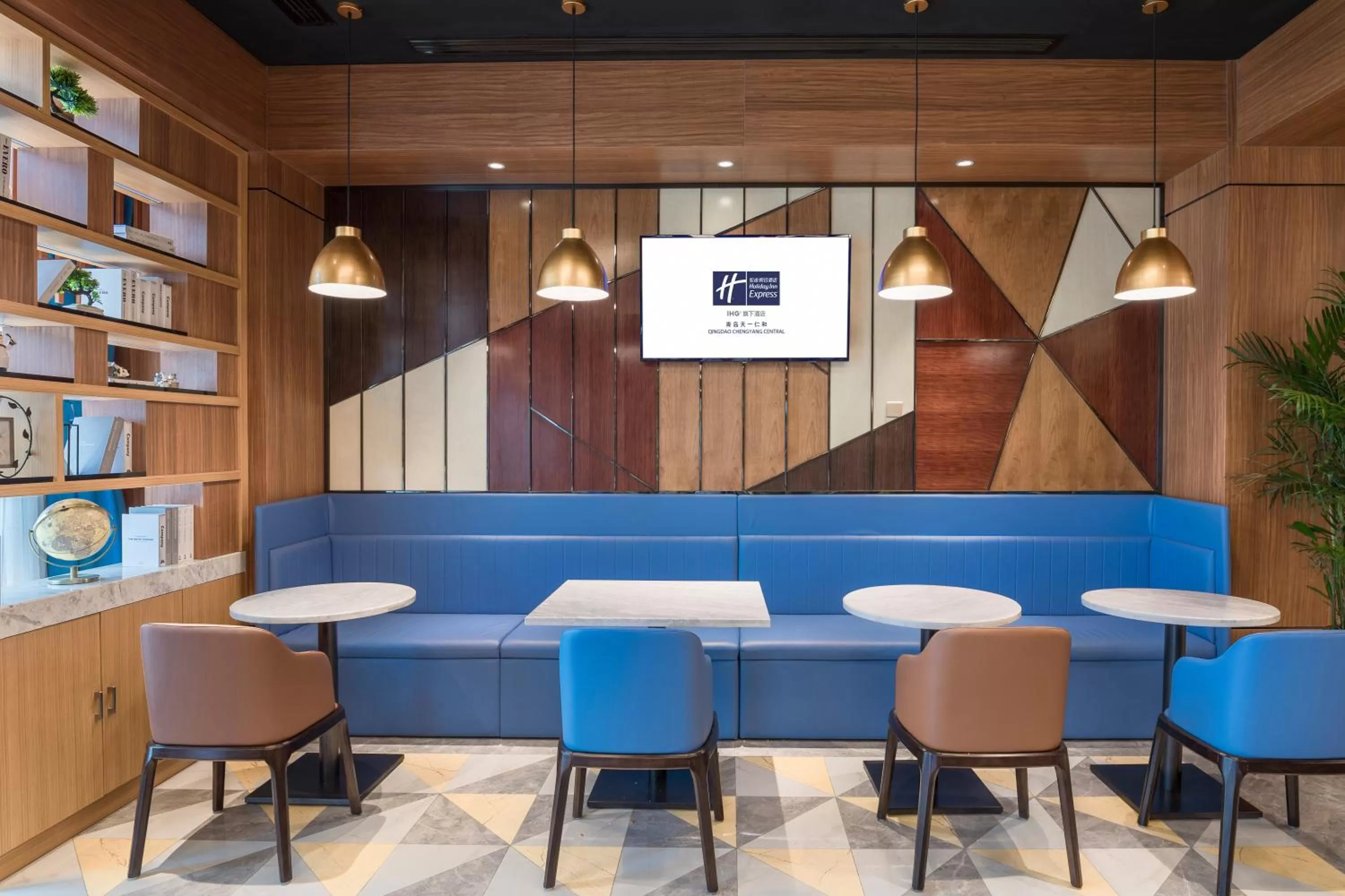 Restaurant/places to eat in Holiday Inn Express Qingdao Chengyang Central by IHG