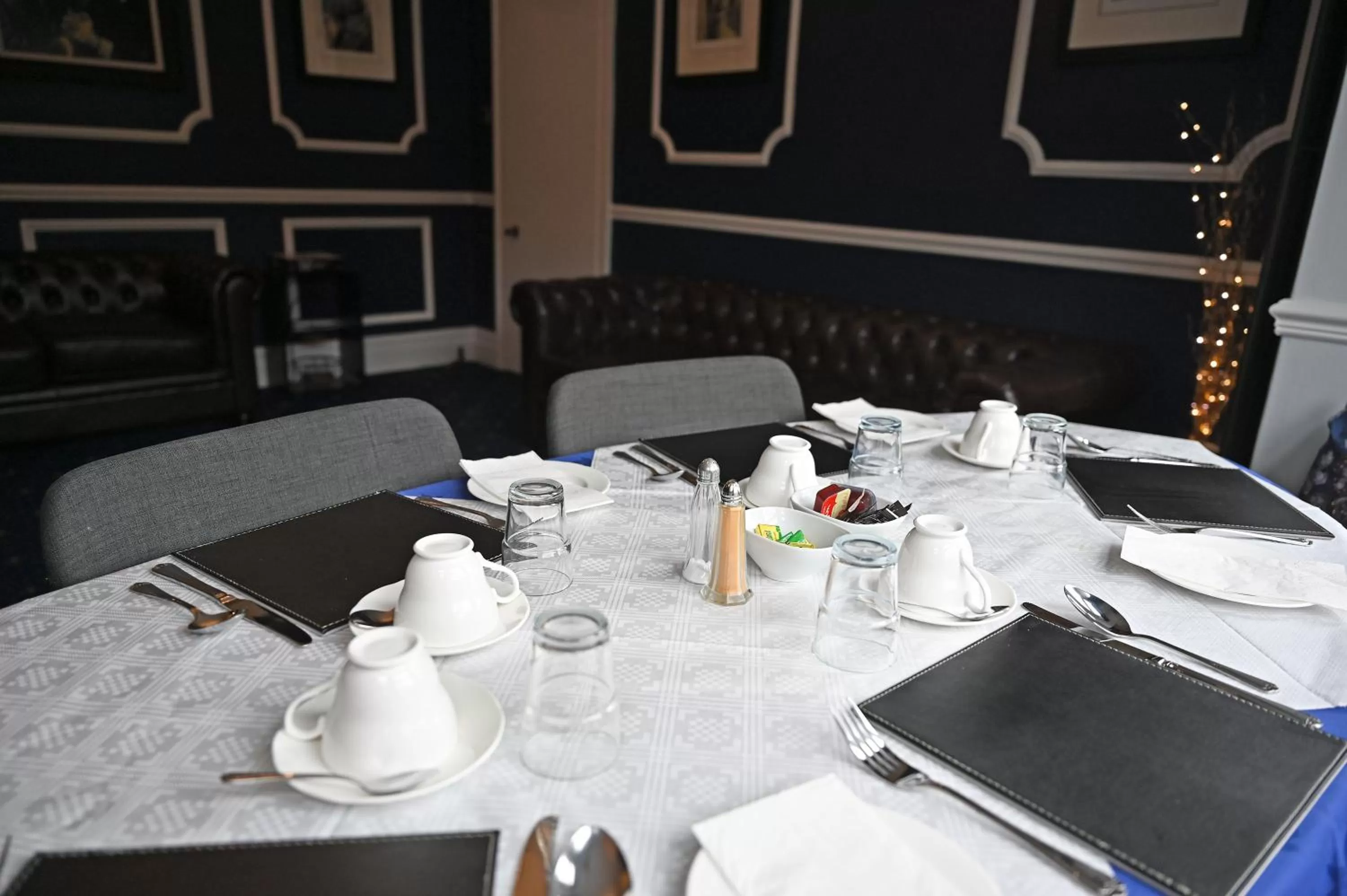 Restaurant/Places to Eat in The Hathaways