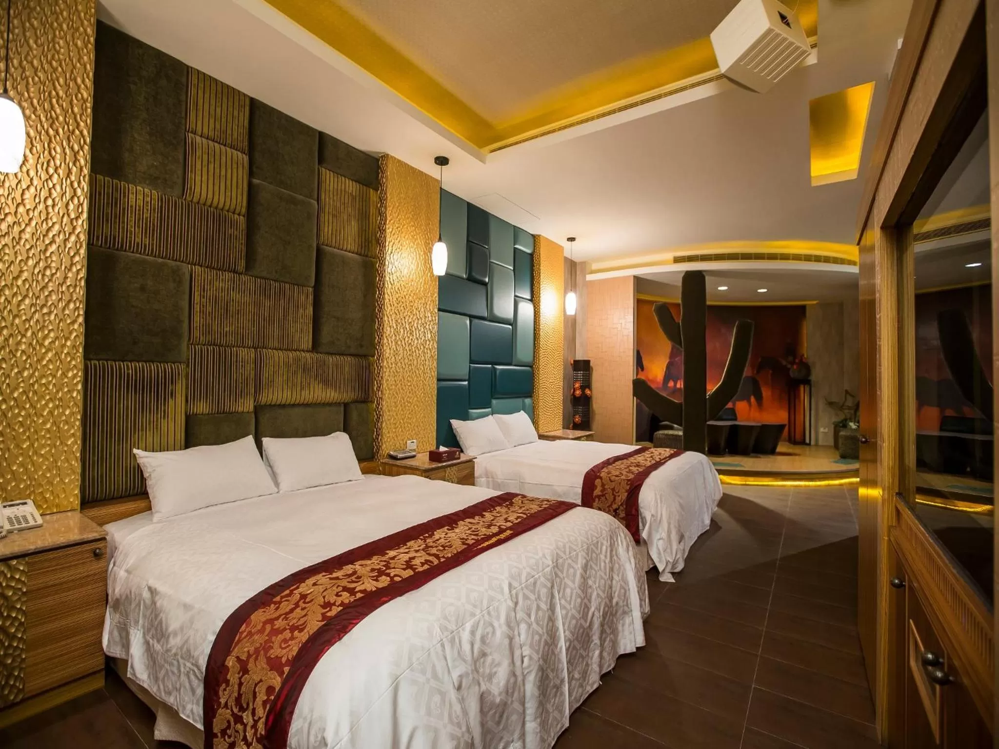 Bedroom, Bed in Moon Area Motel