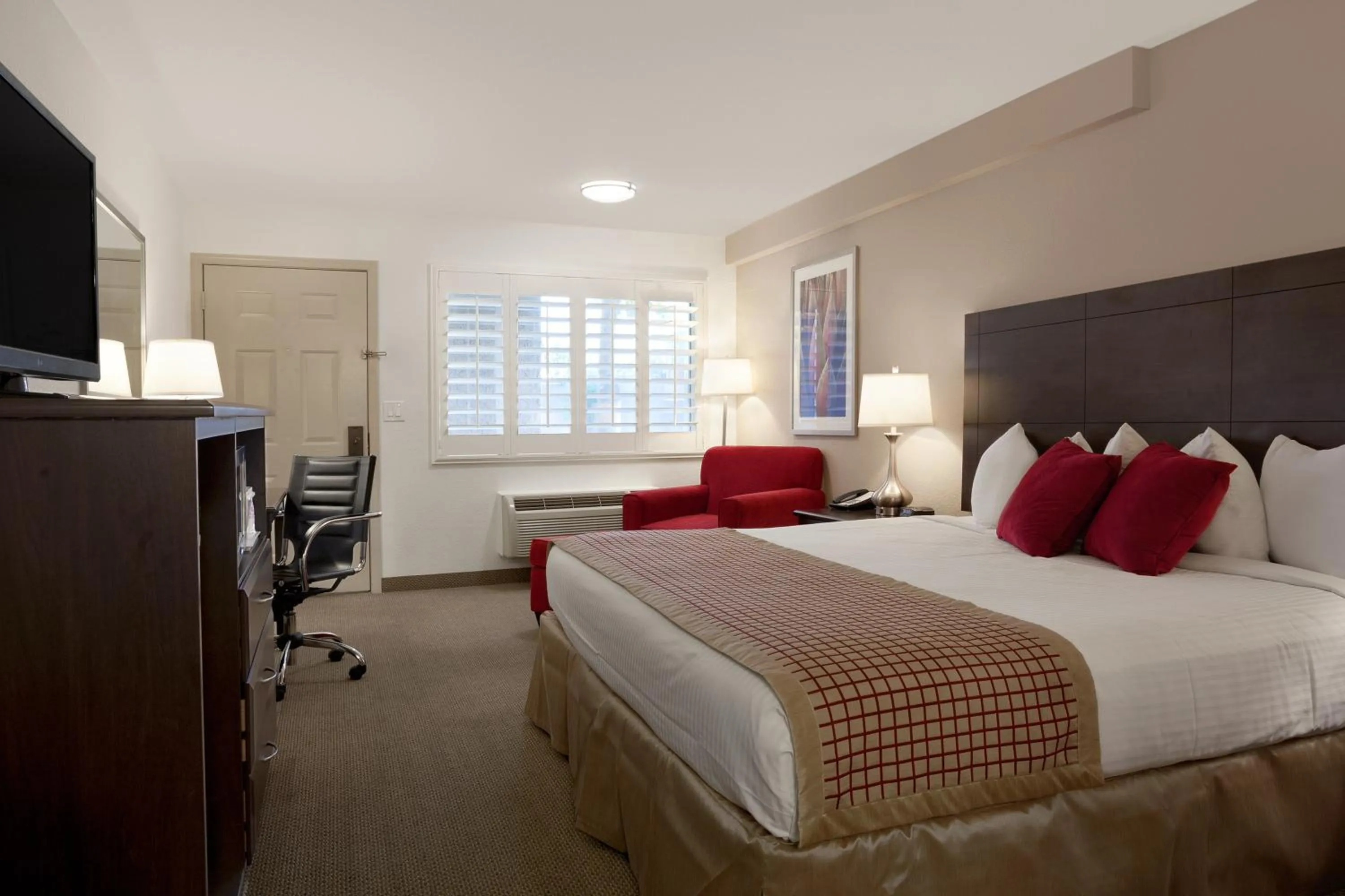 Photo of the whole room, Bed in Infinity Inn & Suites