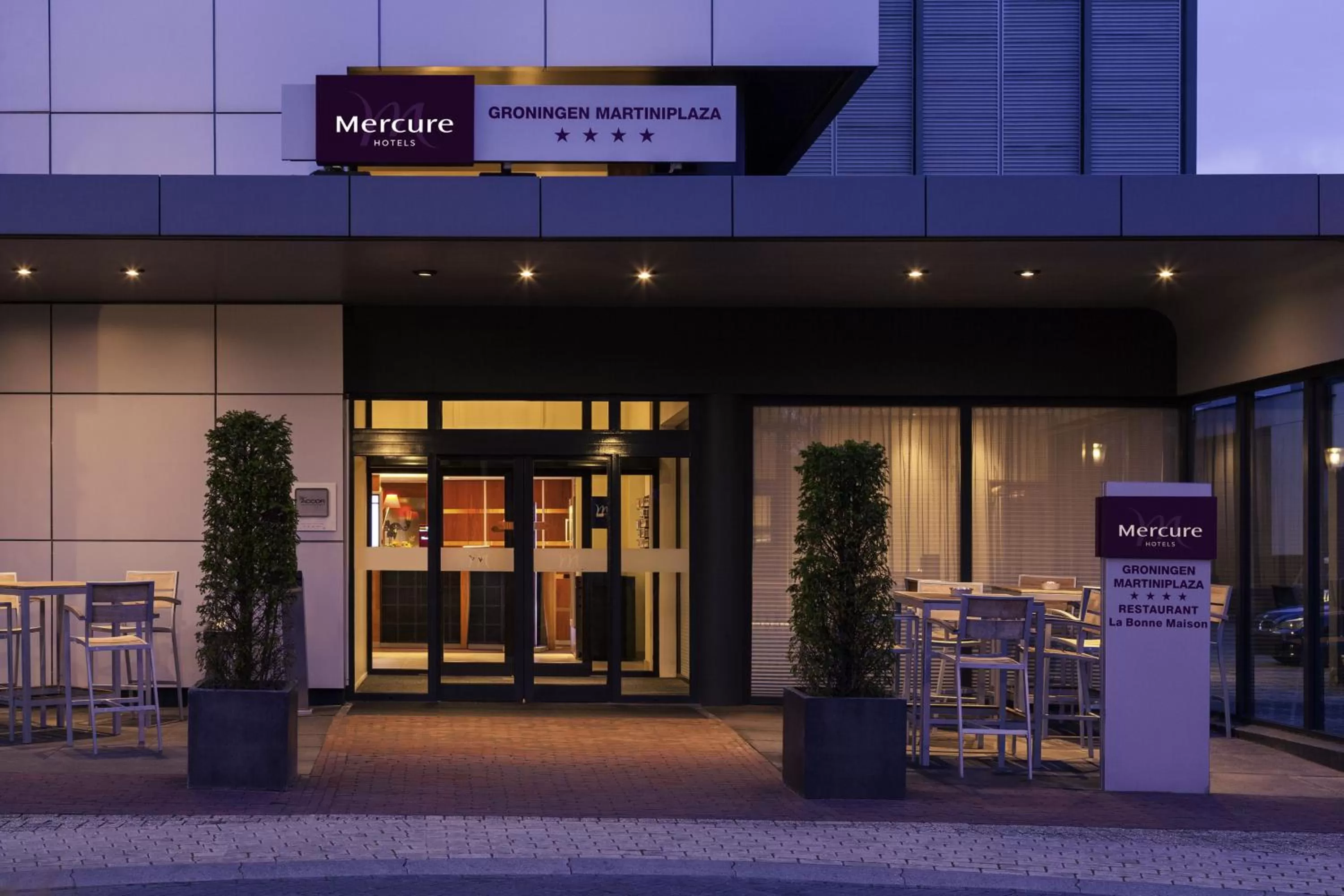 Facade/entrance in Mercure Hotel Groningen Martiniplaza