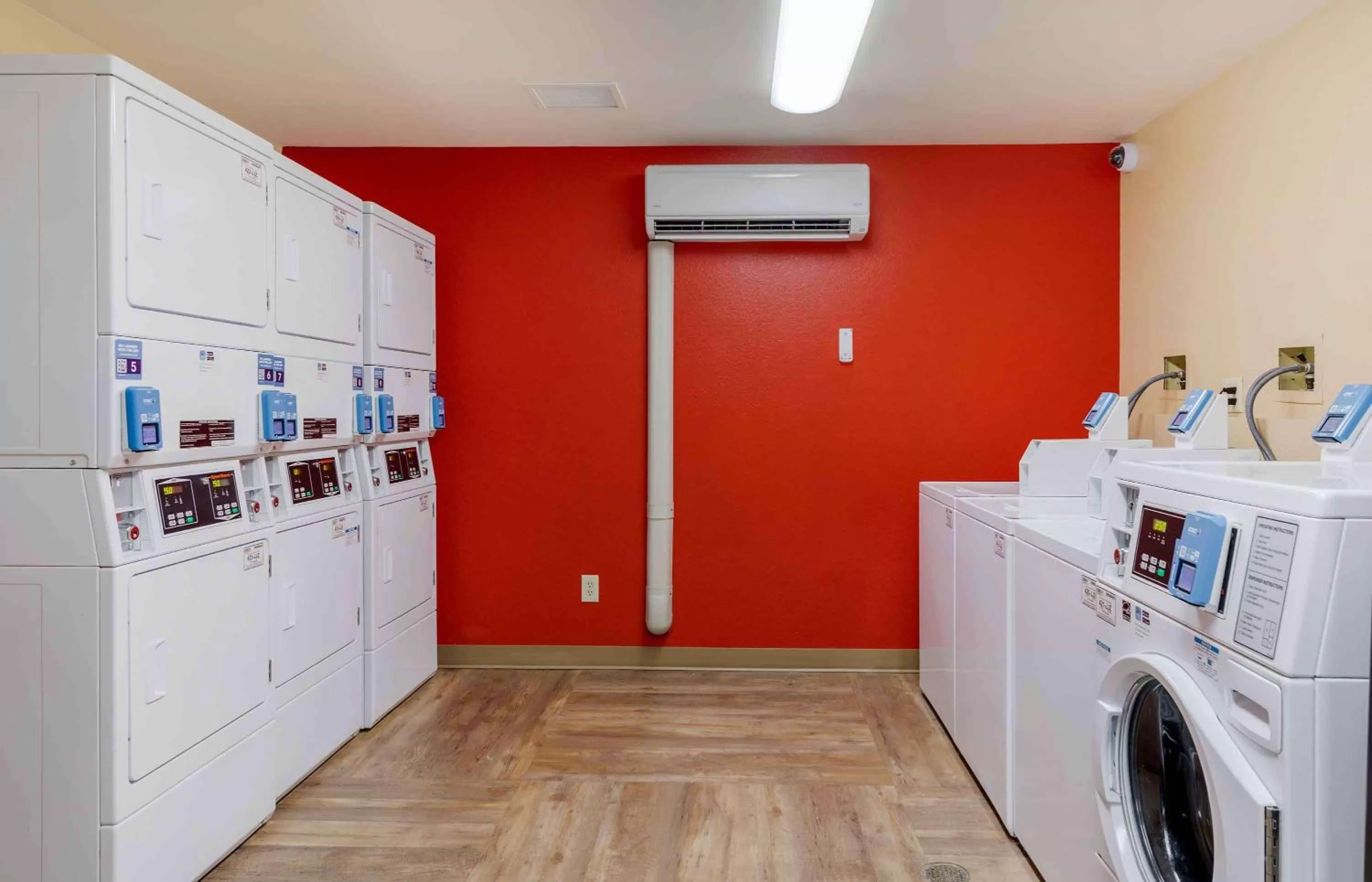 Property building in Extended Stay America Suites - Orange County - Huntington Beach