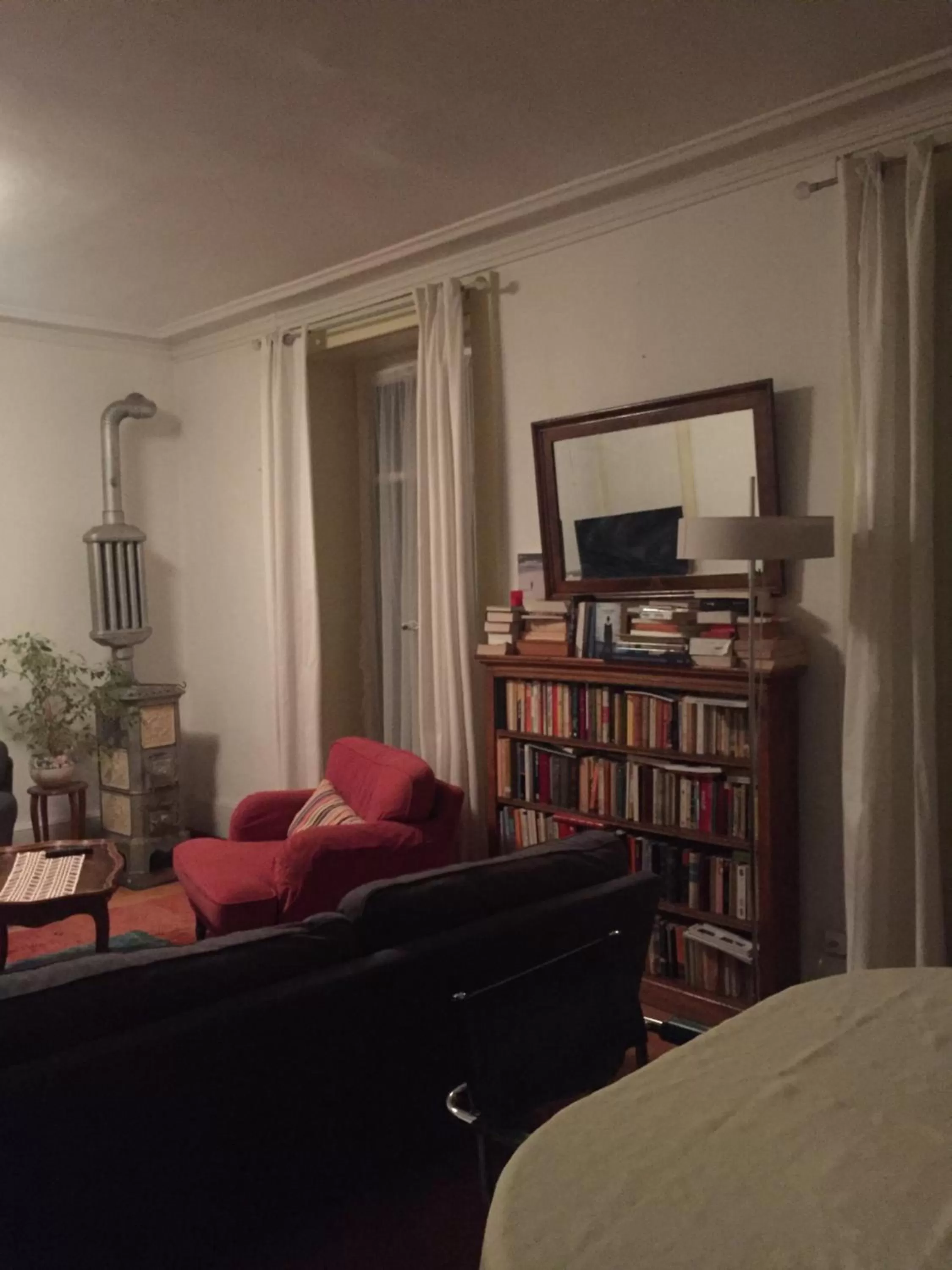 Communal lounge/ TV room in Pension Bienvenue (Women only)