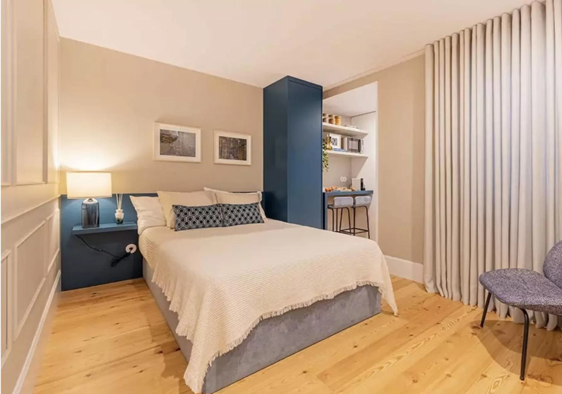 Bedroom, Bed in As Vizinhas Boutique Apartments