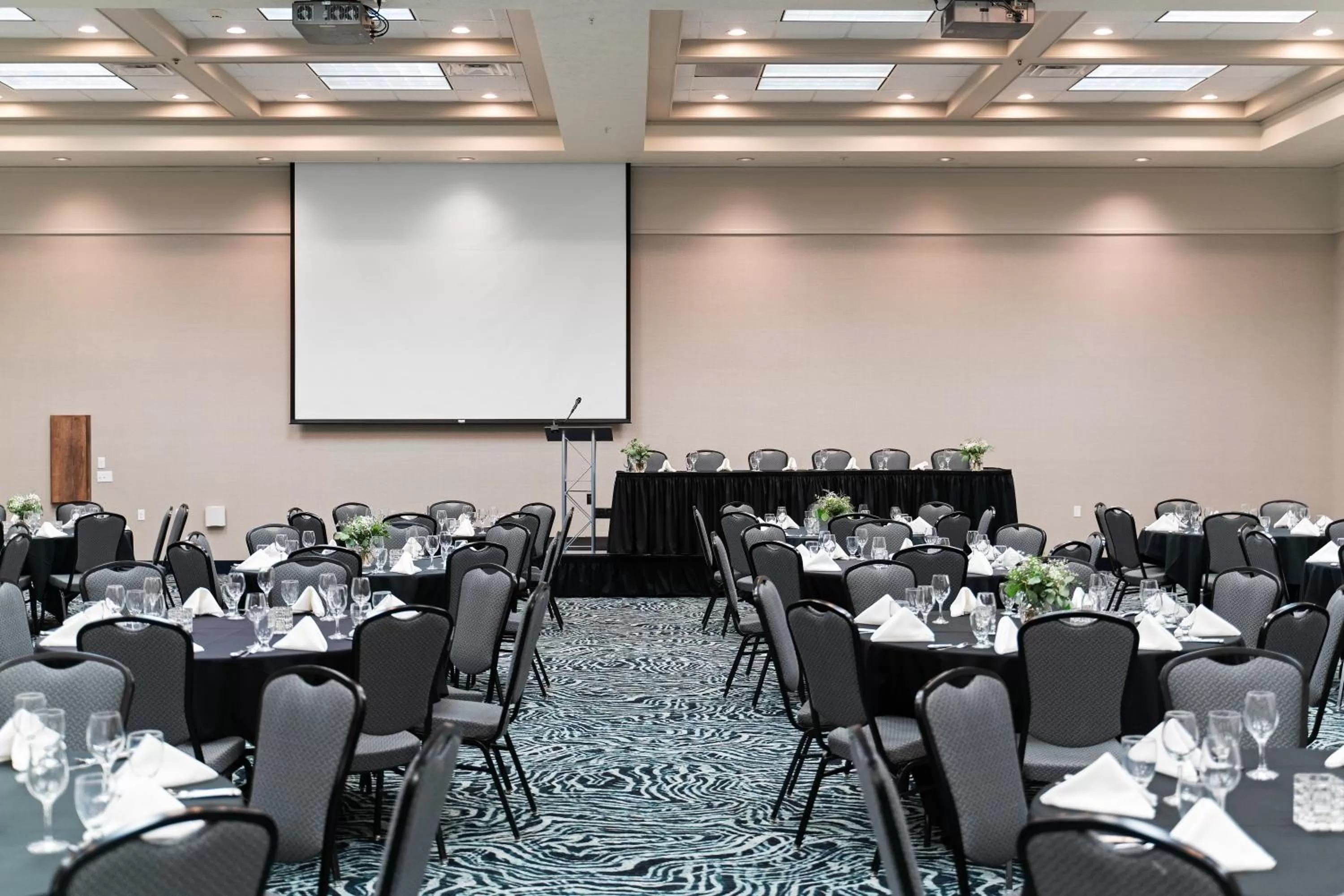 Meeting/conference room in Holiday Inn Kearney by IHG