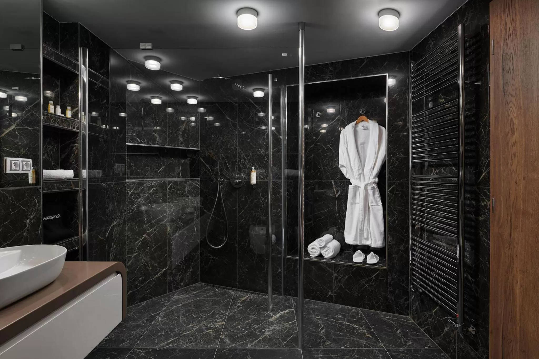 Shower in Hotel Passage