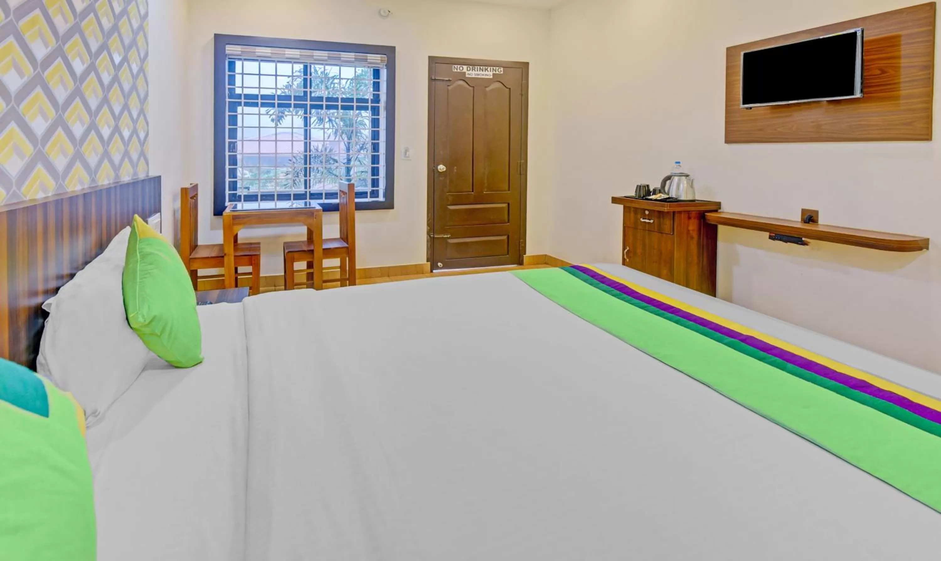 Bedroom, Bed in Itsy Hotels Igloo Residency Raja Seat