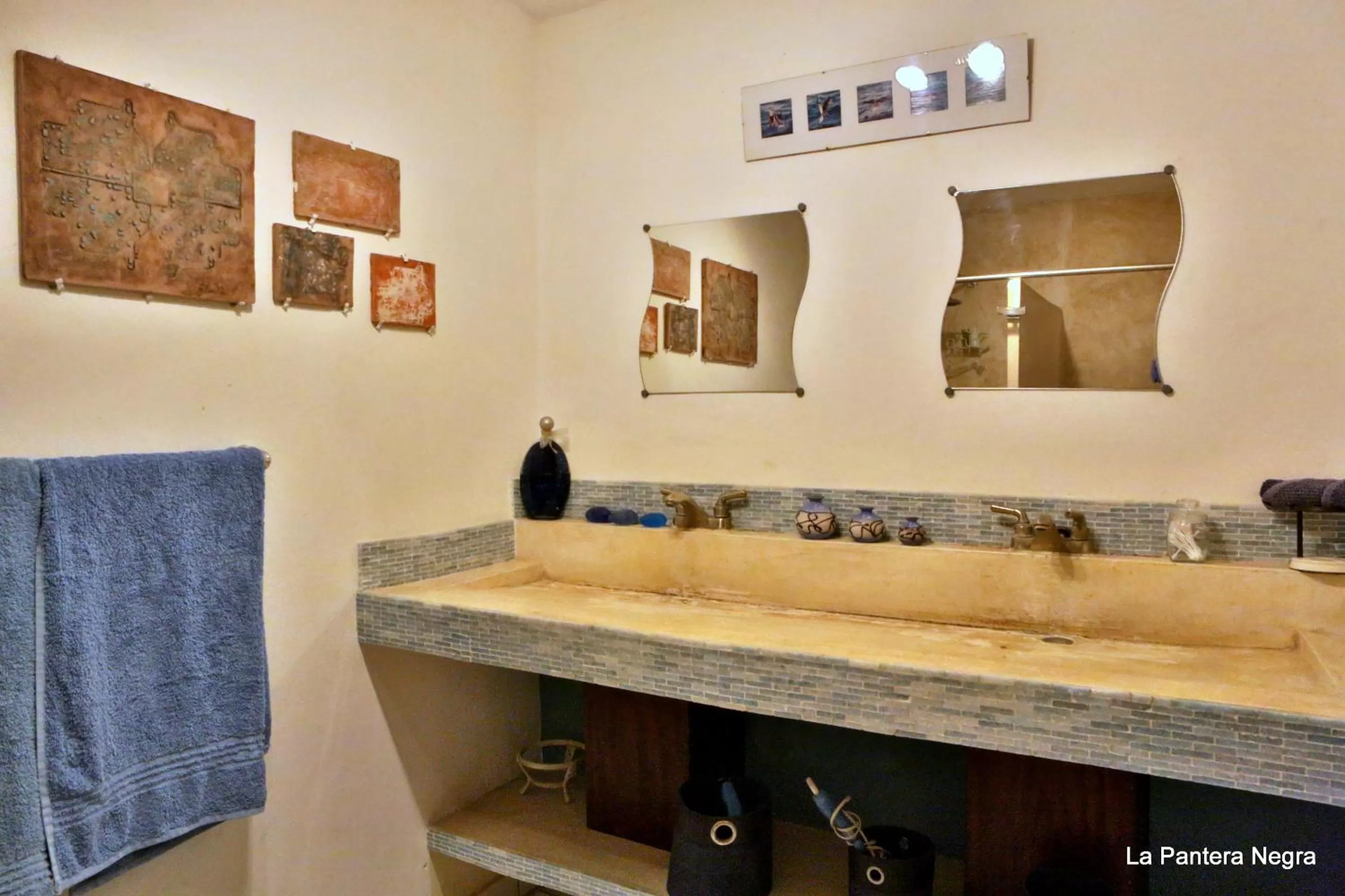 Bathroom in La Pantera Negra