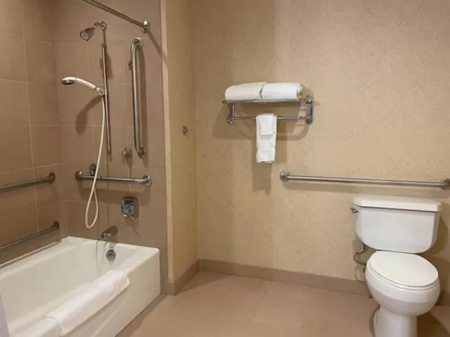 Shower in Wellsworth Hotel