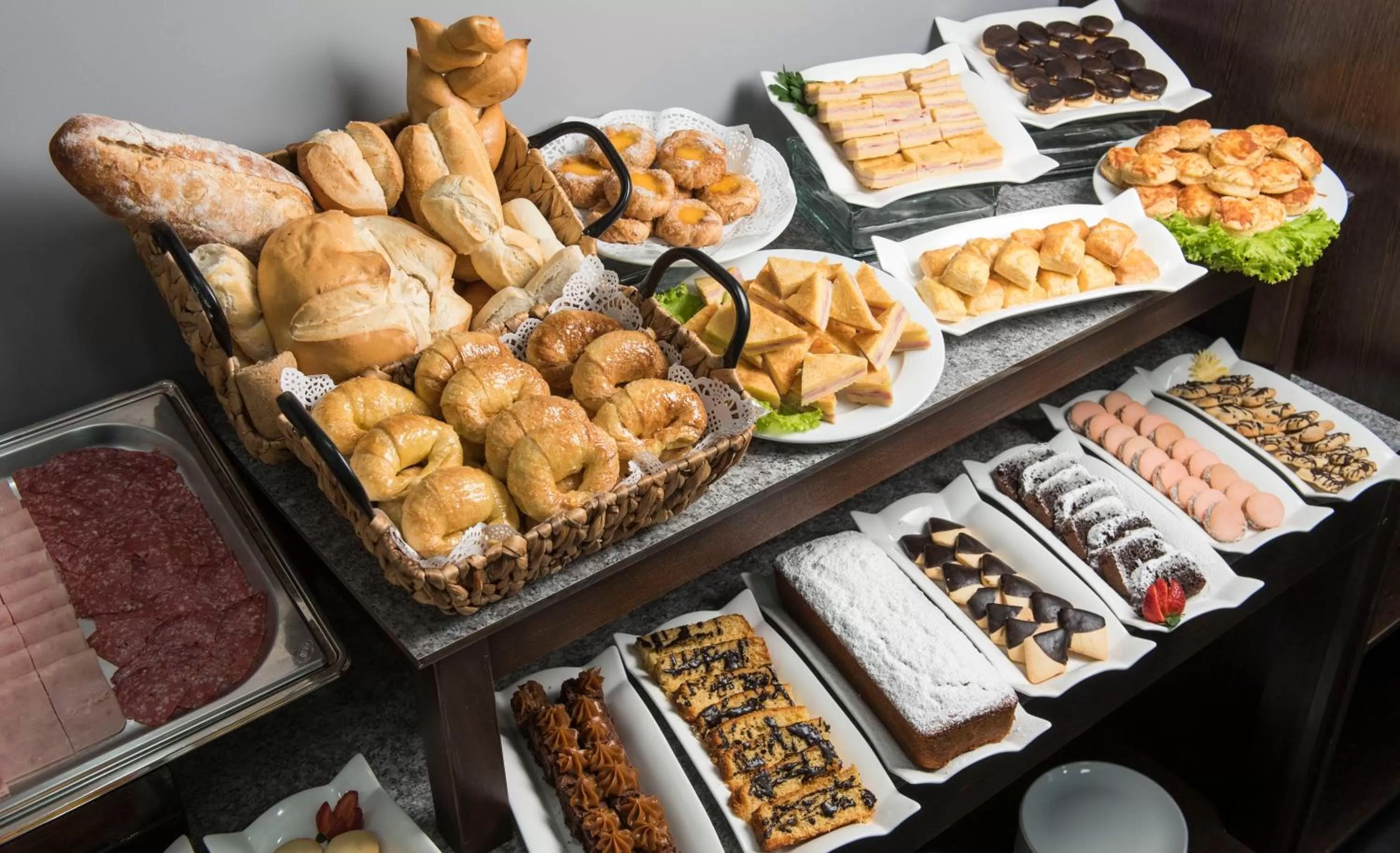 Restaurant/places to eat in Holiday Inn Montevideo by IHG