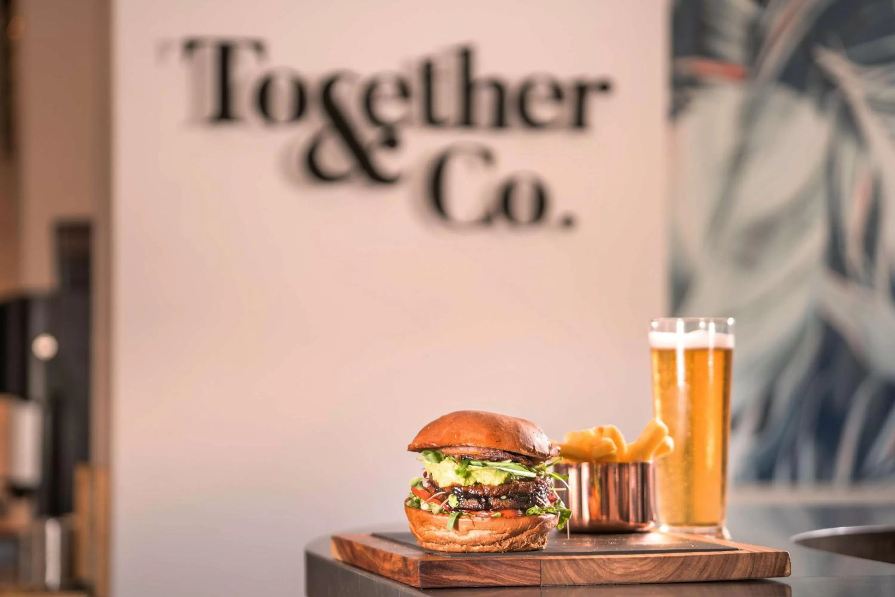 Lounge or bar in Hilton Garden Inn Umhlanga Arch