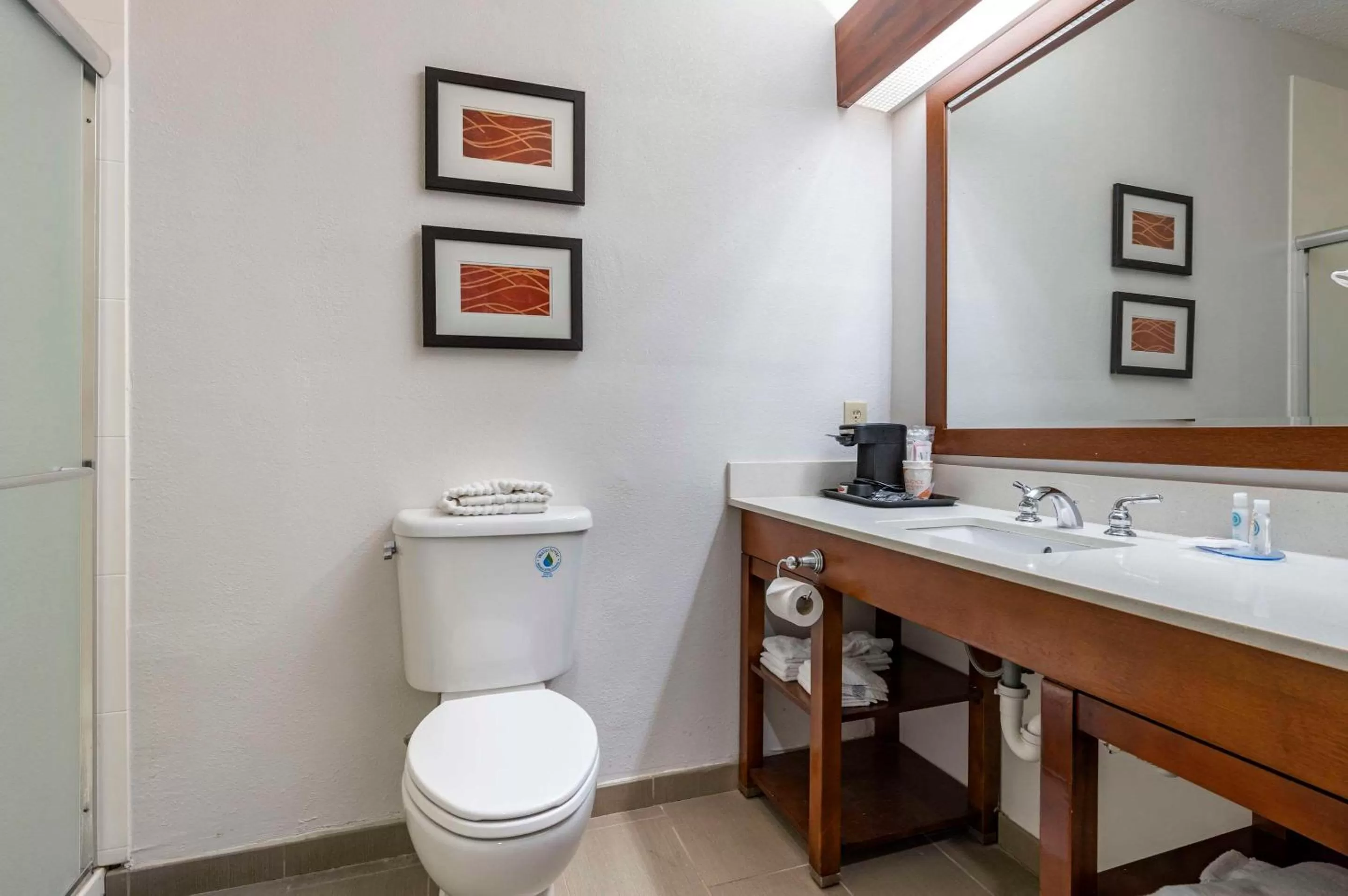 Bedroom in Comfort Inn Plainfield - Indianapolis Airport