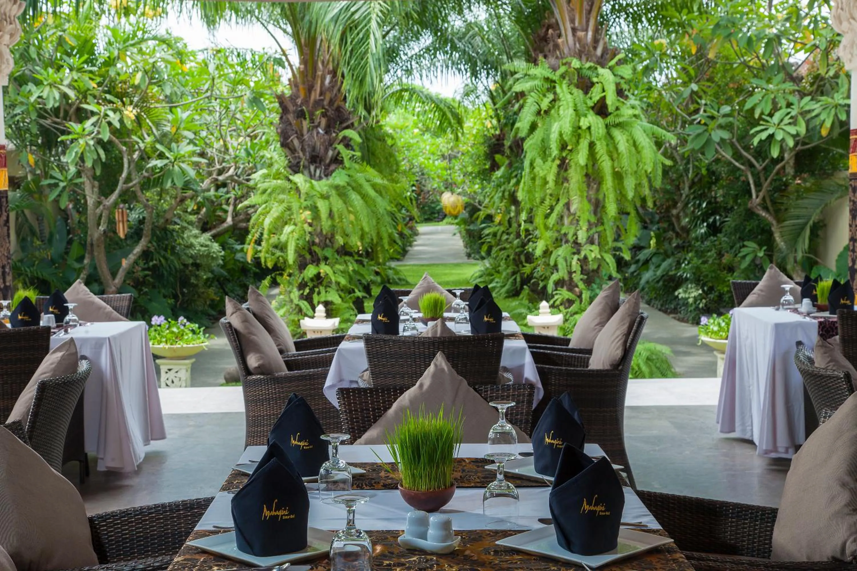 Restaurant/places to eat in Mahagiri Villas Sanur