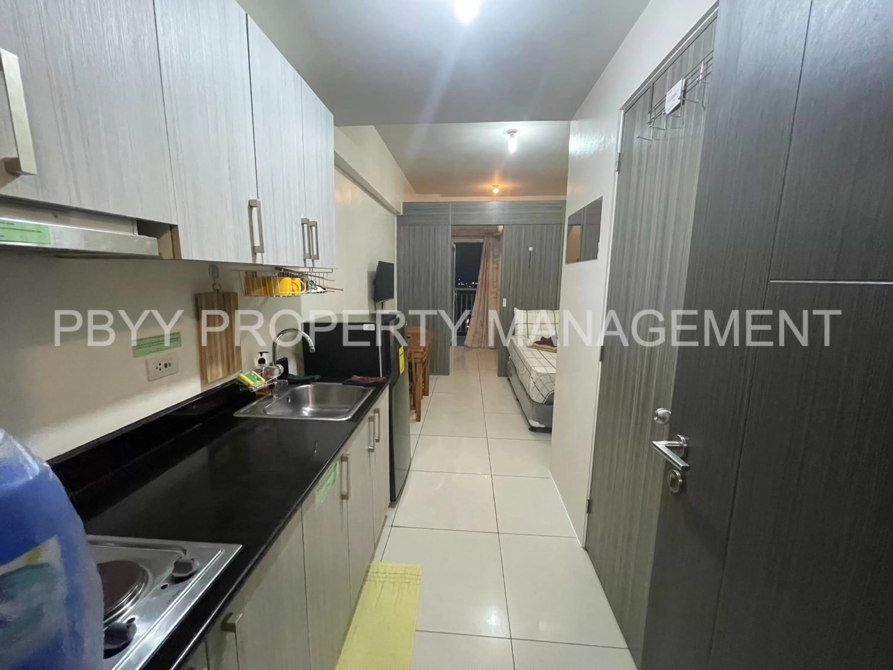 Kitchen or kitchenette, Kitchen/Kitchenette in Green Residences Staycation by PBYY