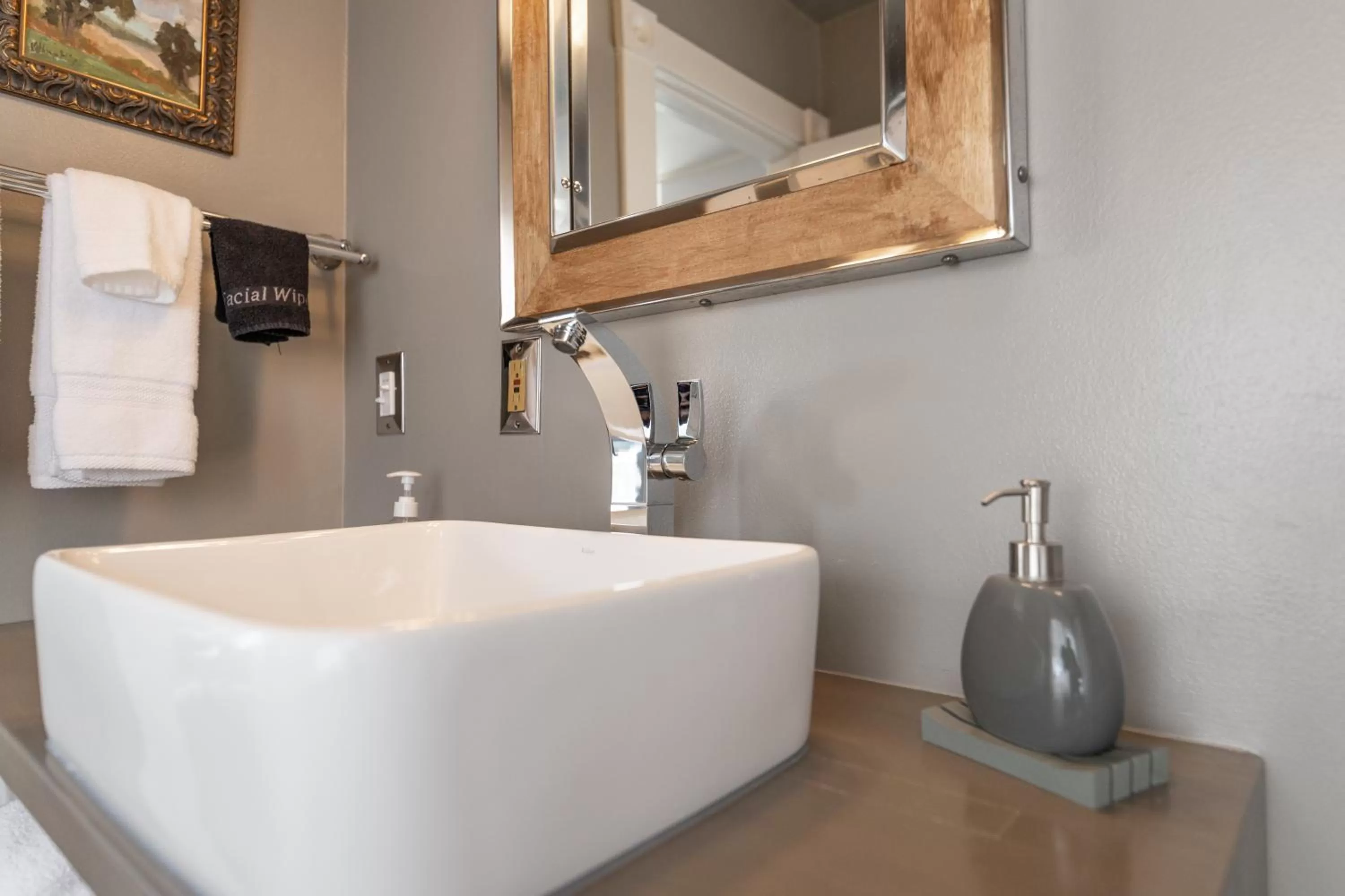 Nantucket Whale Inn, Half Moon Bay