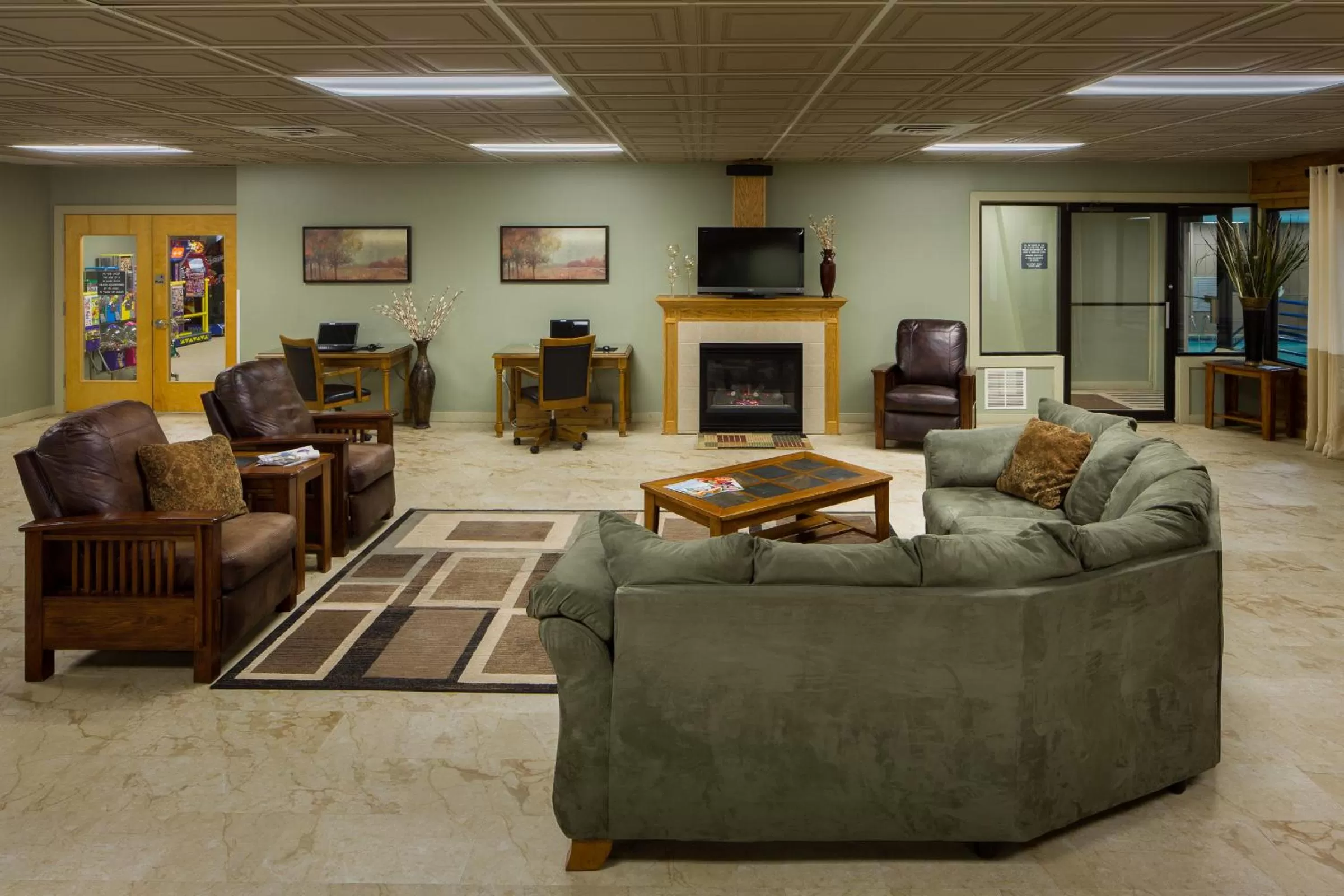 Communal lounge/ TV room in Tamarack Wisconsin Dells, a Ramada by Wyndham
