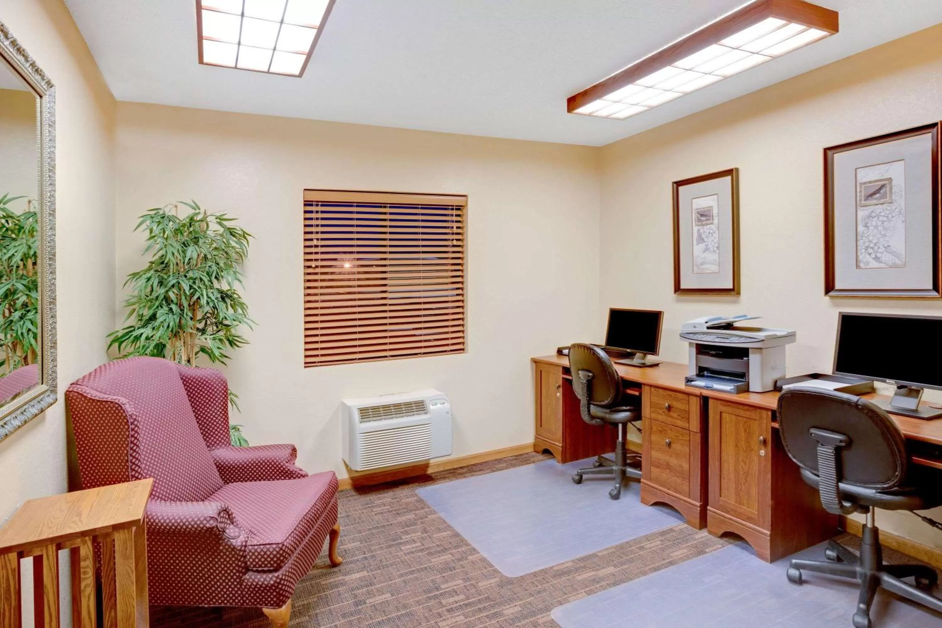 Business facilities in Super 8 by Wyndham Aberdeen East