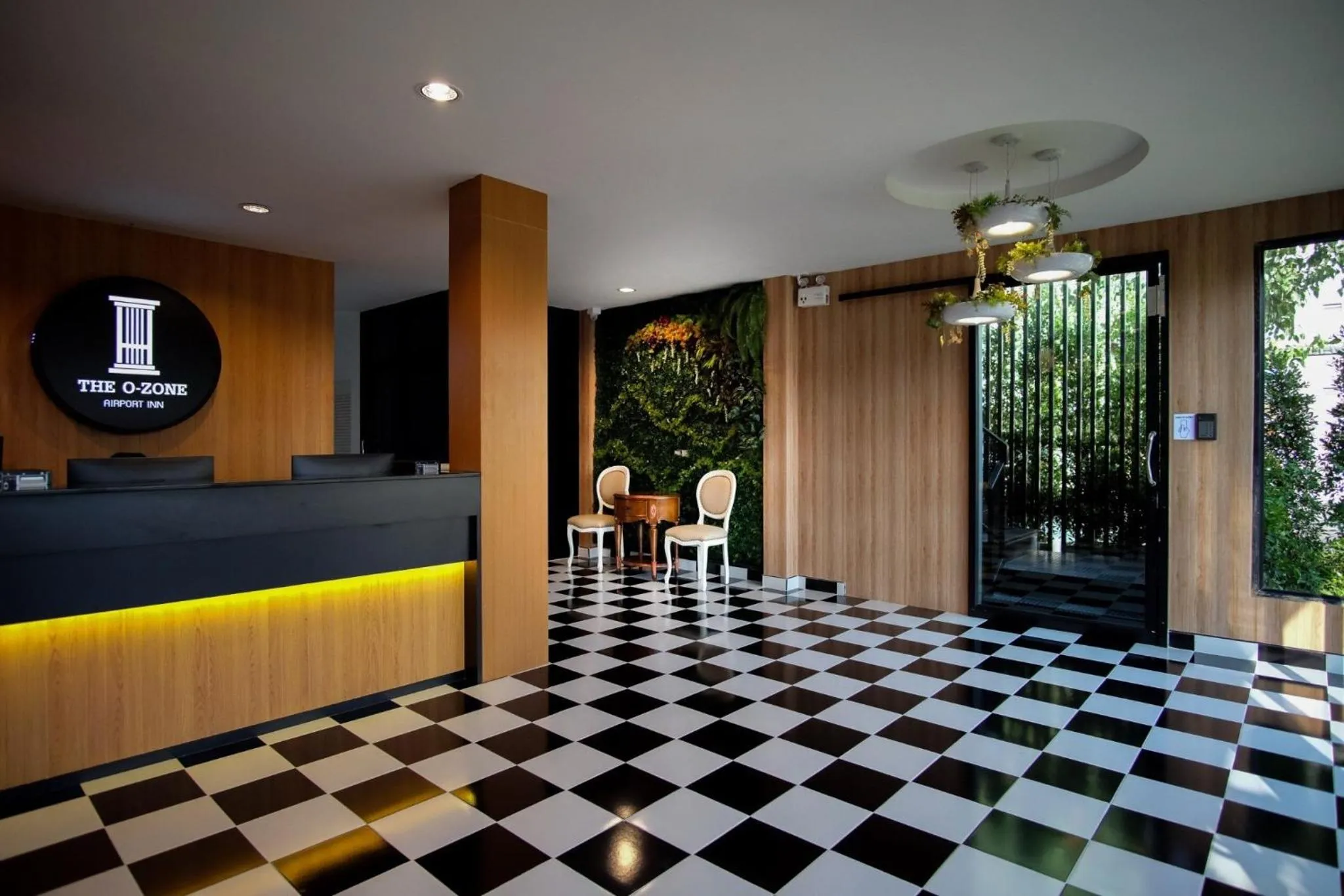 The O-Zone Airport Inn