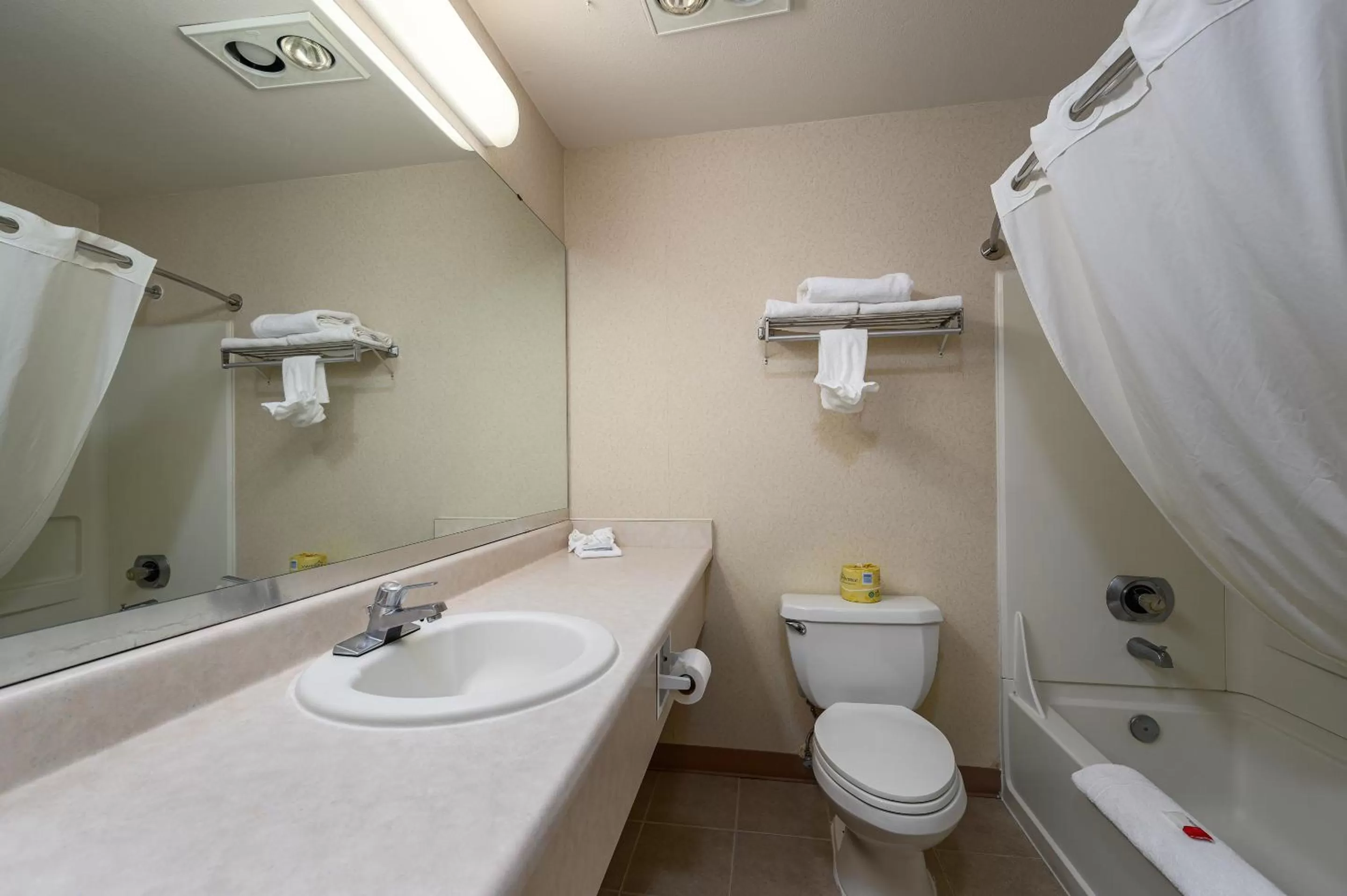 Shower in Three Rivers Inn Sedro Woolley