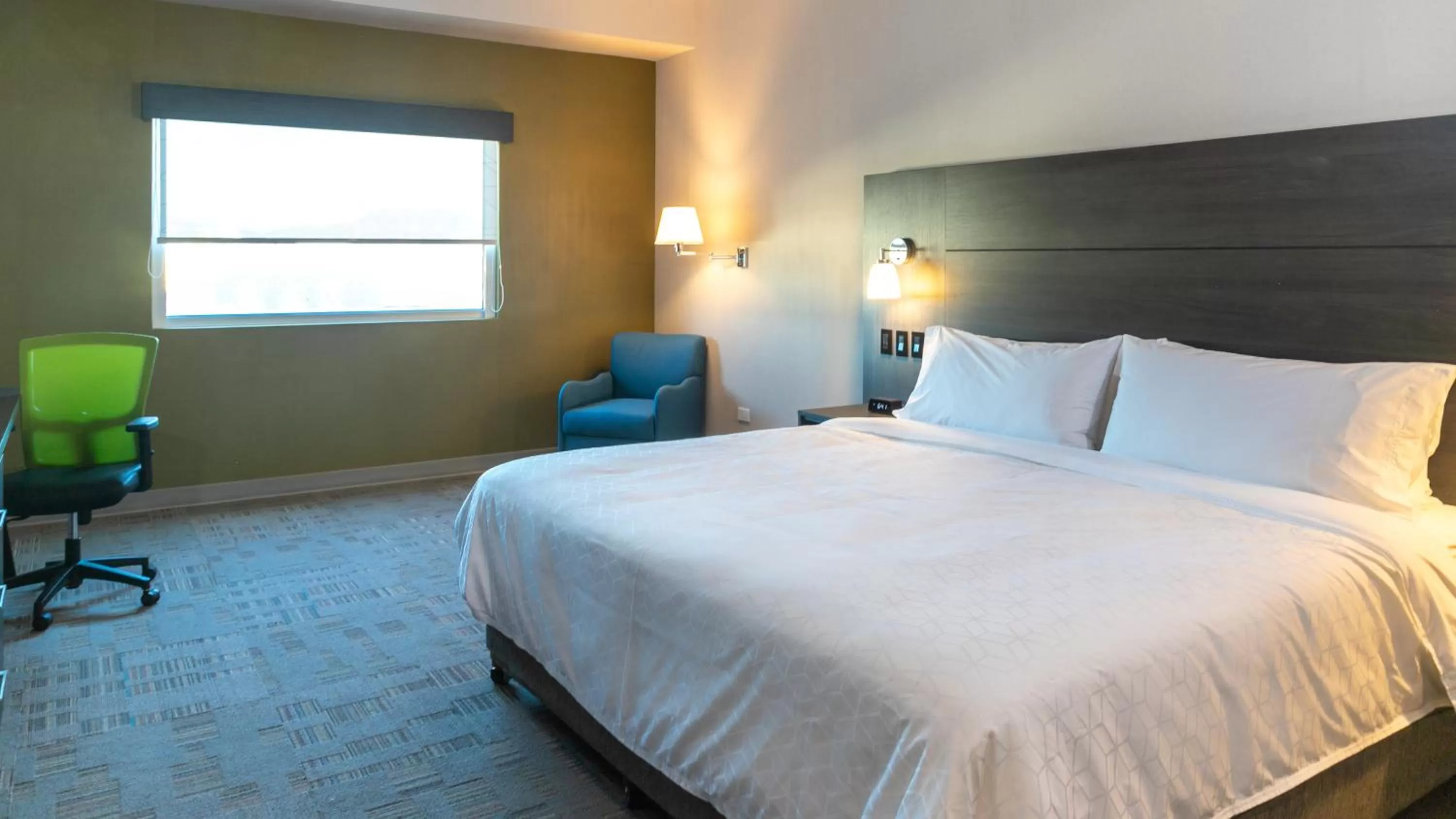 Photo of the whole room, Bed in Holiday Inn Express & Suites - Tijuana Otay by IHG