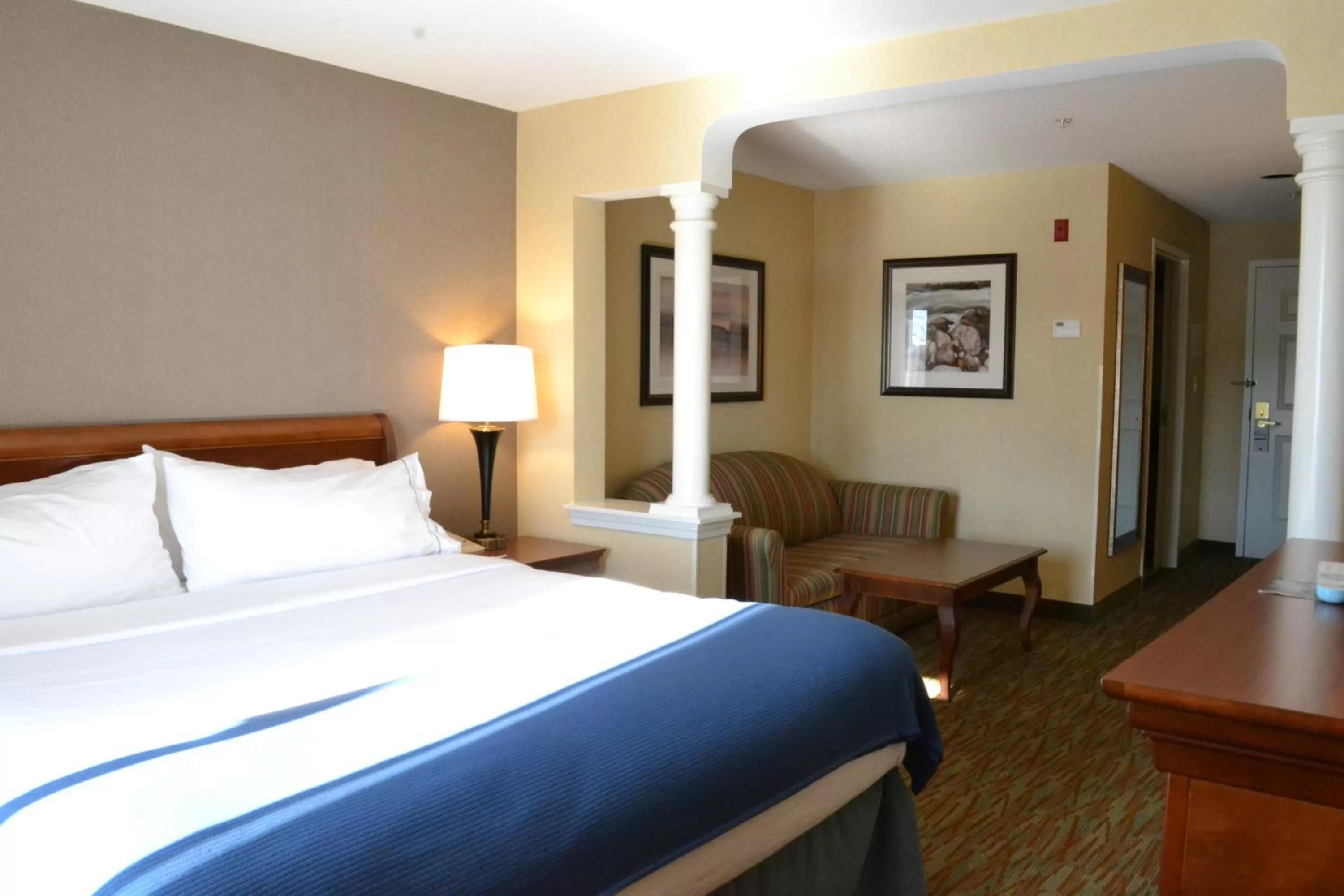 Photo of the whole room, Bed in Holiday Inn Express Hotels Biddeford by IHG
