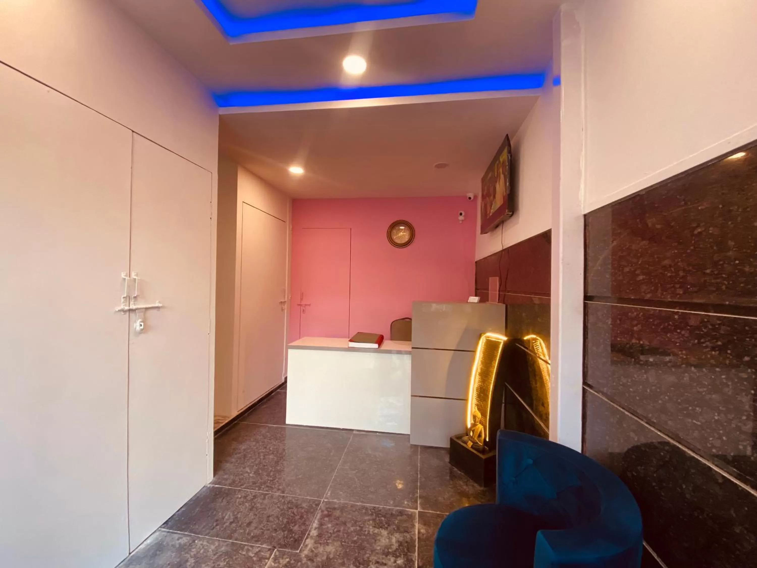 Lobby or reception in The Metro Stay By F9 Hotels-Near Sector 18 Metro Station Noida